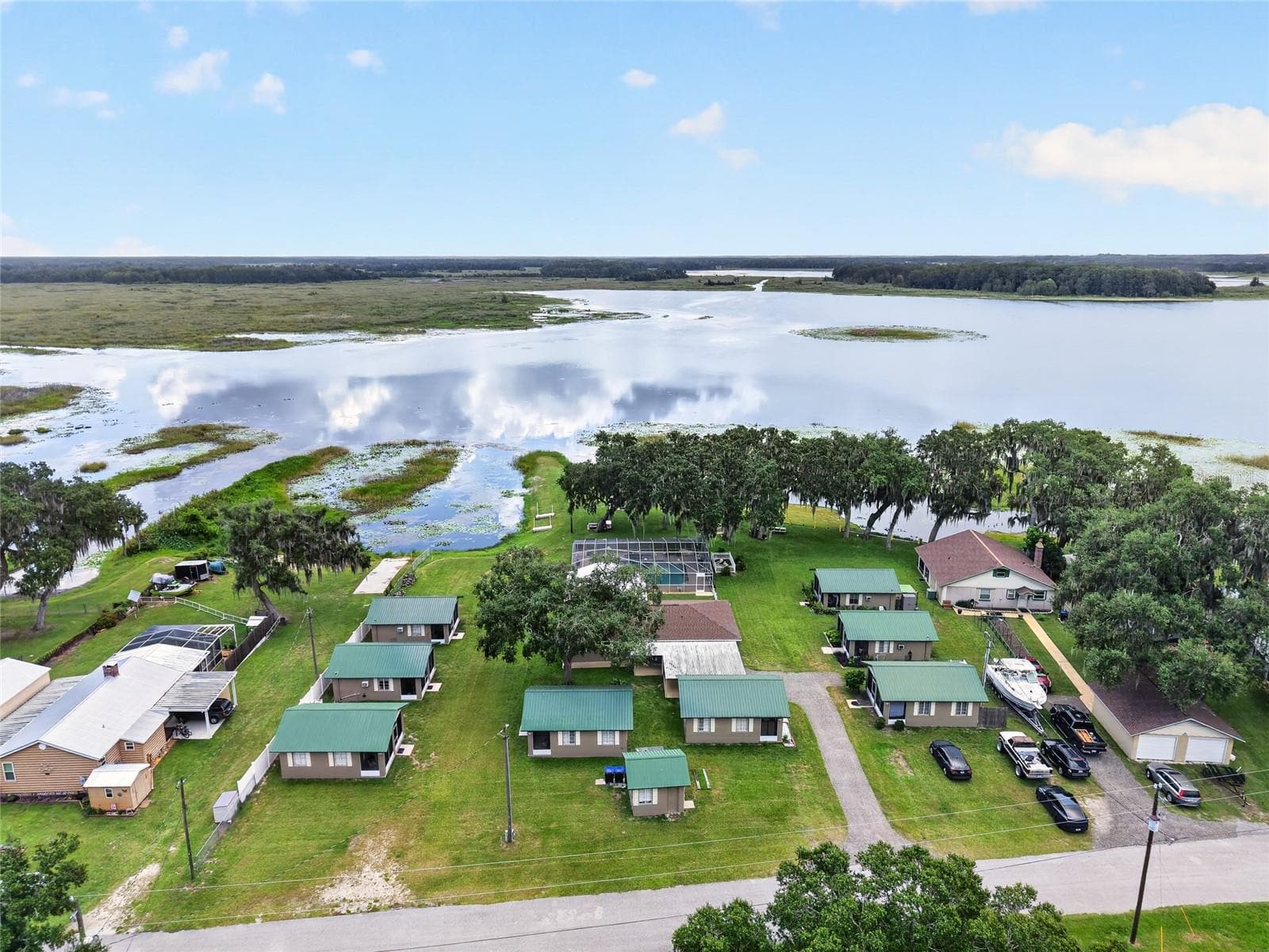 Main 2/2 Residence and Eight 1/1 Cablins - 2489 N LAKEFRONT DR, HERNANDO