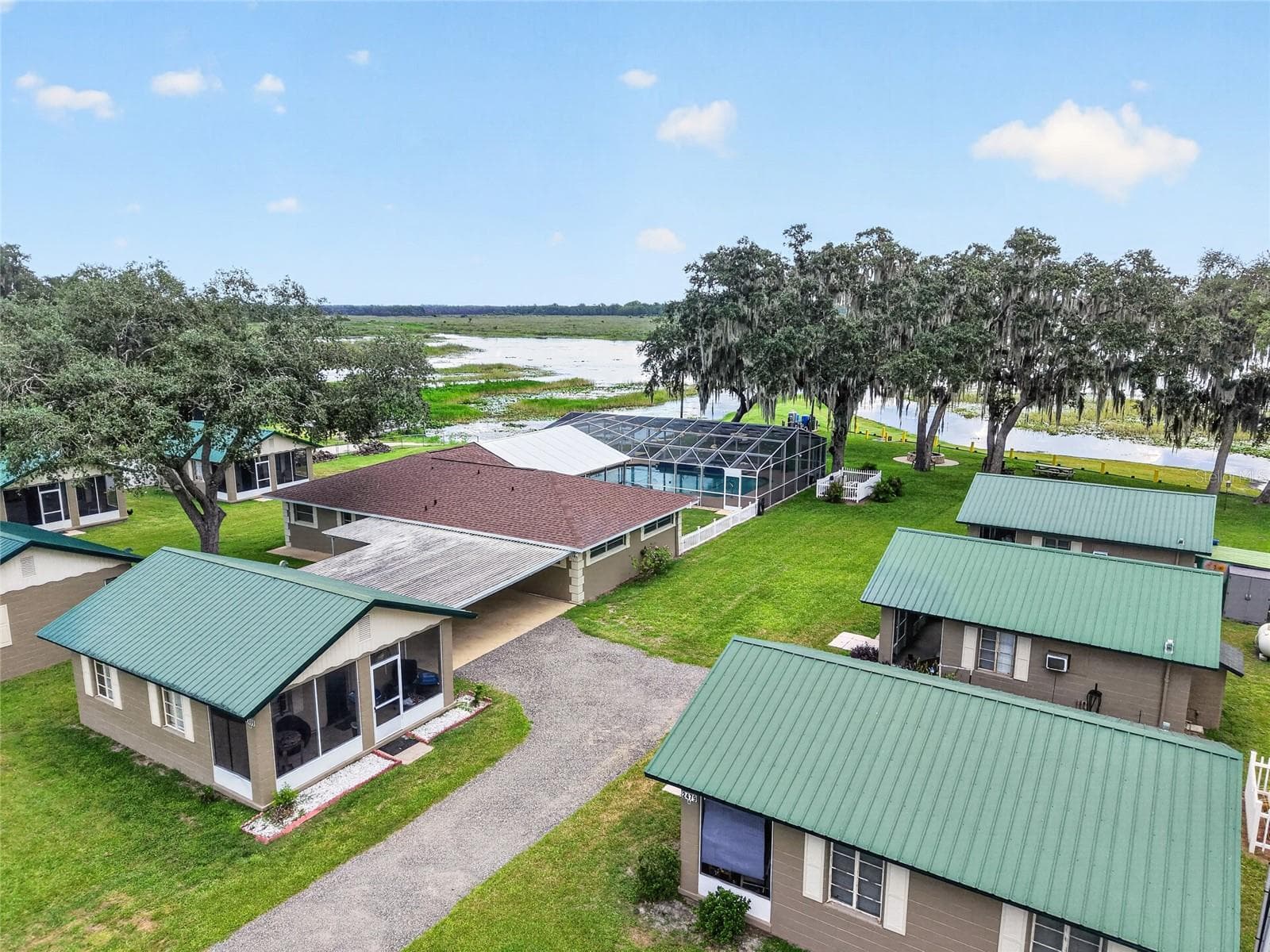Cabins - 2489 N LAKEFRONT DR, HERNANDO