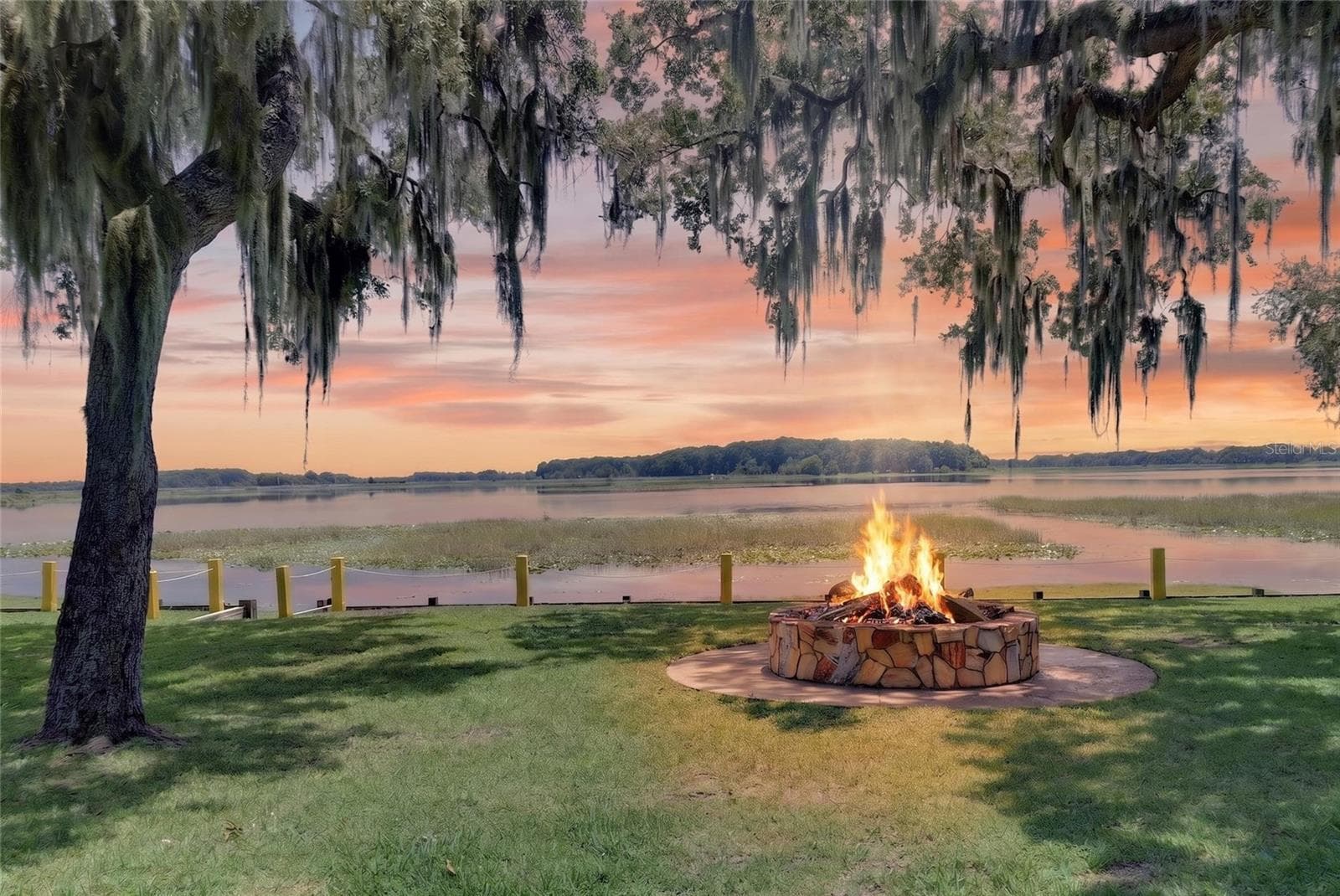 Firepit at Twilight - 2489 N LAKEFRONT DR, HERNANDO