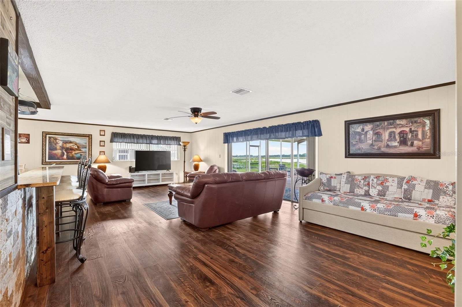 Living Room - 2489 N LAKEFRONT DR, HERNANDO
