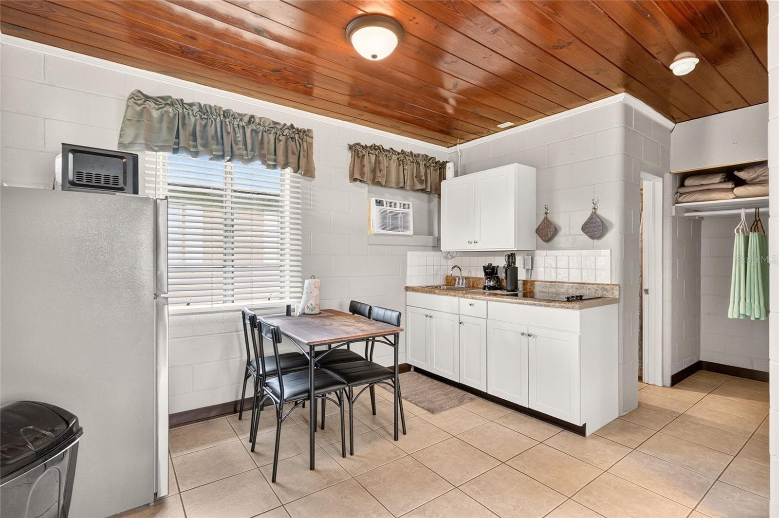 Kitchen - 2489 N LAKEFRONT DR, HERNANDO