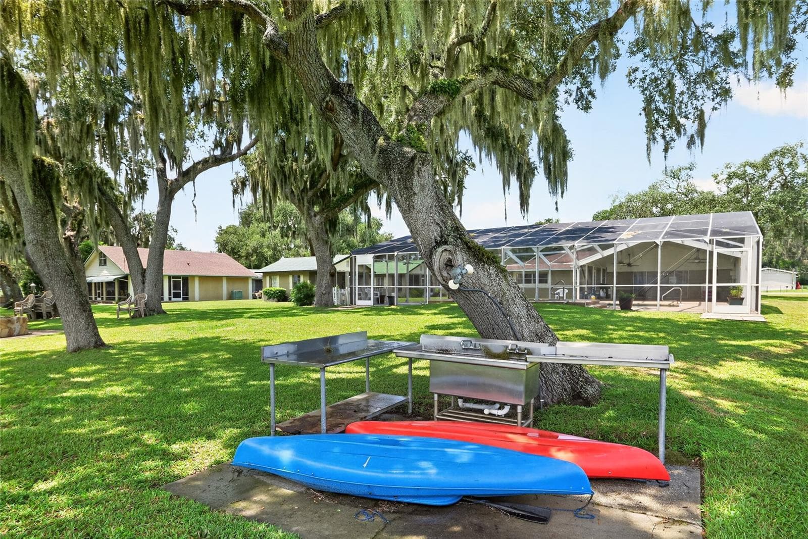 Fish Cleaning Station - 2489 N LAKEFRONT DR, HERNANDO