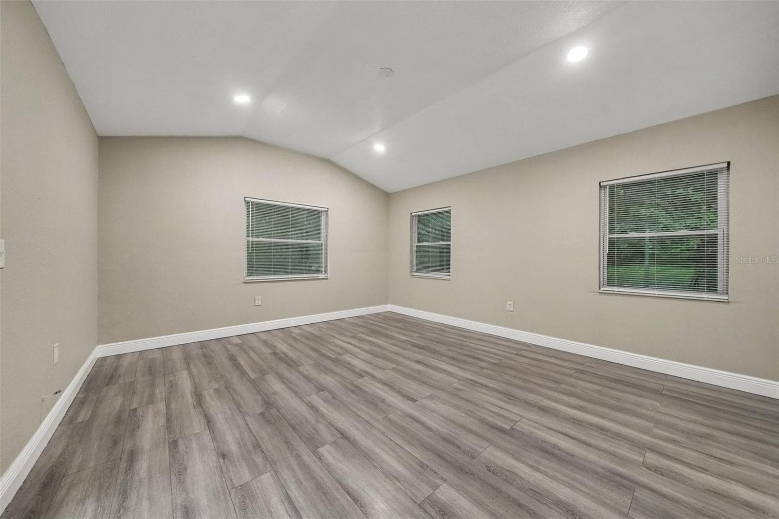 Single Family Residence at 1339 E JACKSON AVE, MOUNT DORA, photo 16 of 21