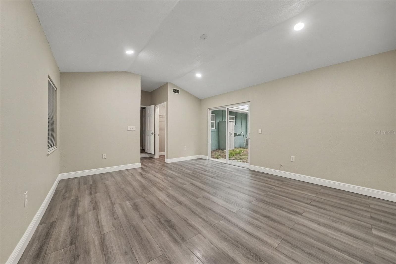 Single Family Residence at 1339 E JACKSON AVE, MOUNT DORA, photo 7 of 21