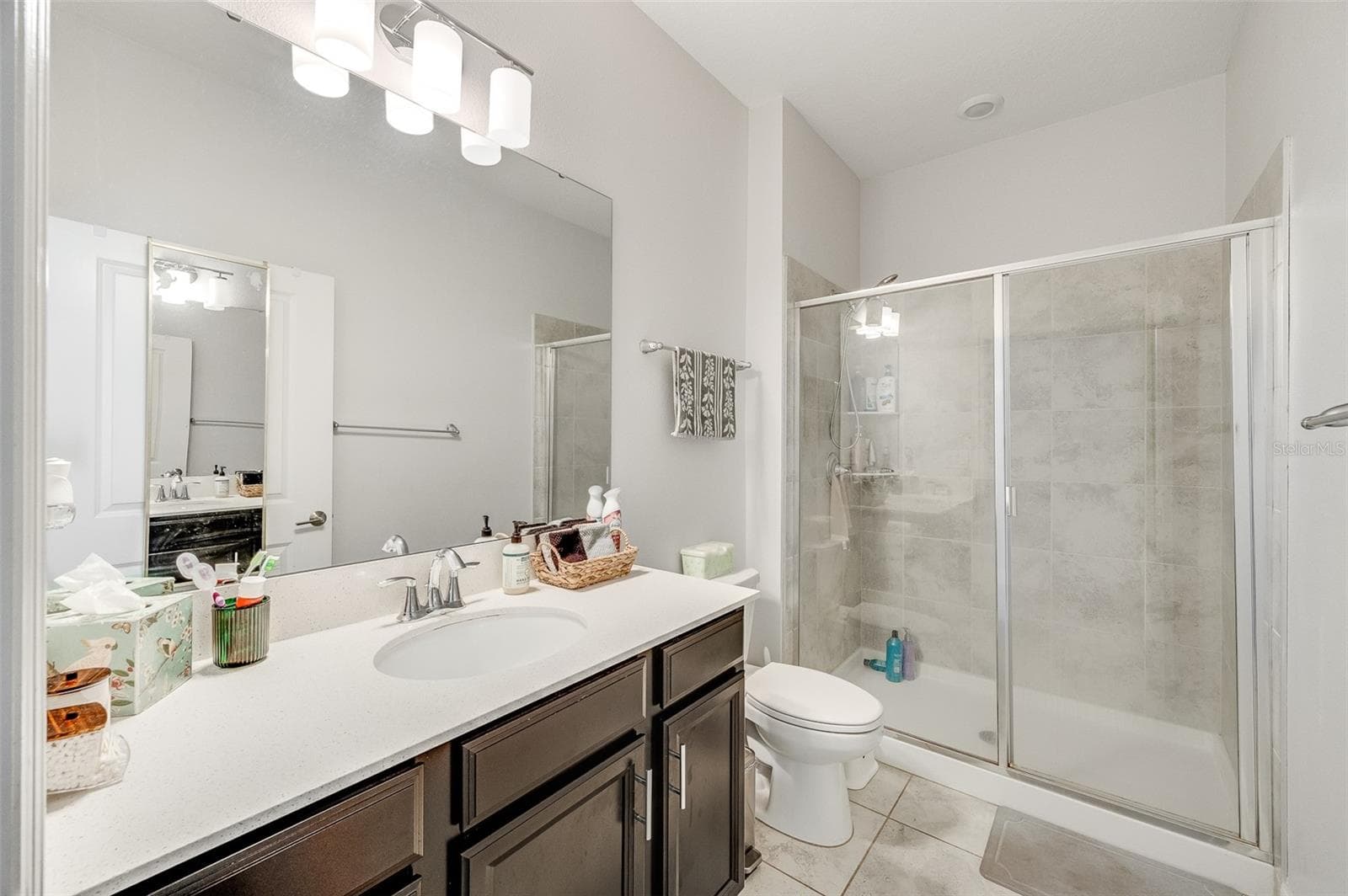Multi-gen suite full bathroom - 2353 CRESCENT MOON ST, KISSIMMEE