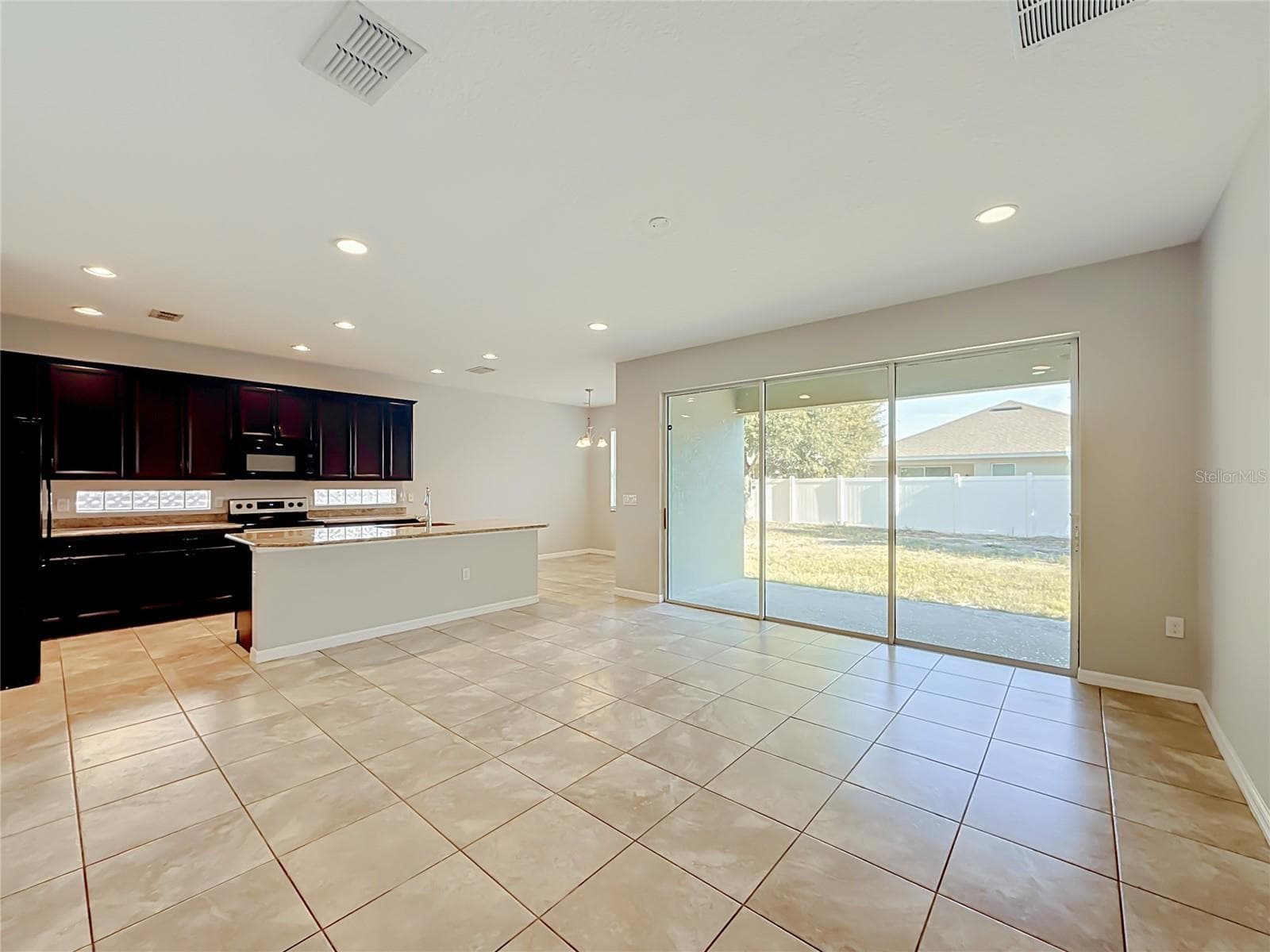Single Family Residence at 3319 BETHPAGE LOOP, MOUNT DORA, photo 4 of 44