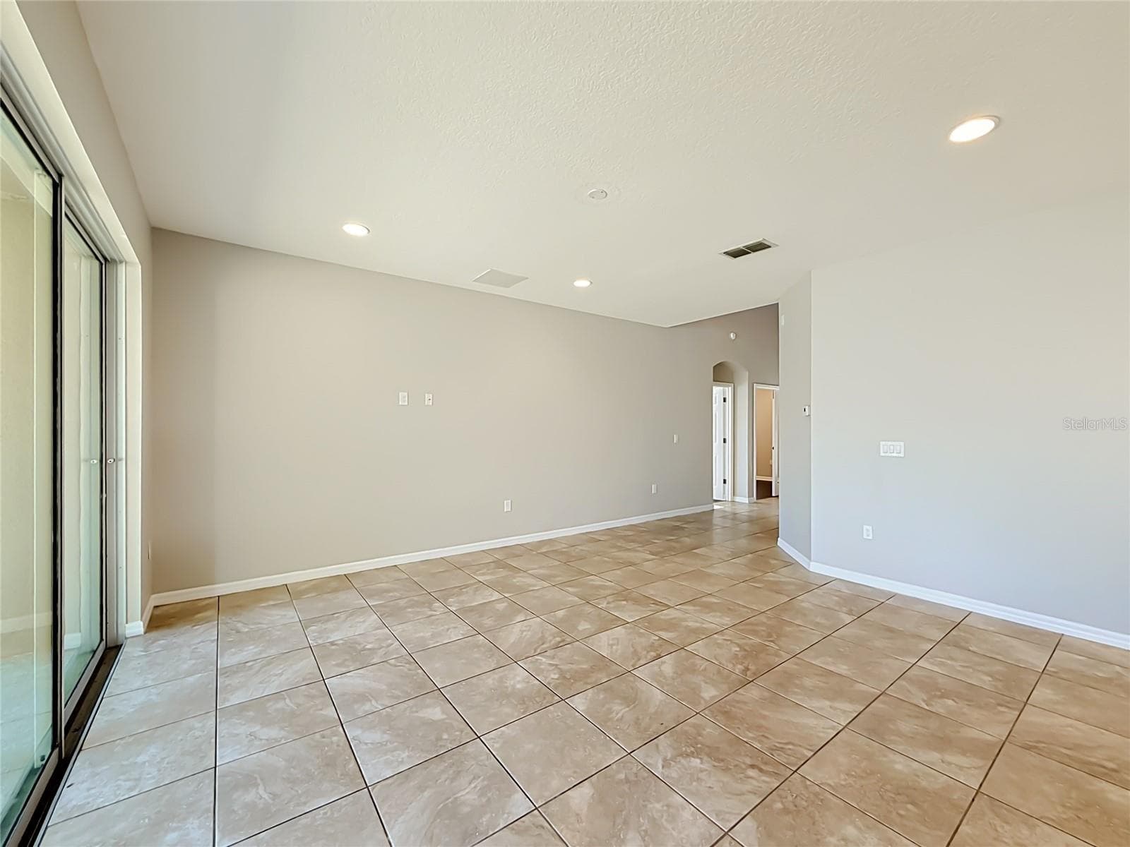 Single Family Residence at 3319 BETHPAGE LOOP, MOUNT DORA, photo 5 of 44