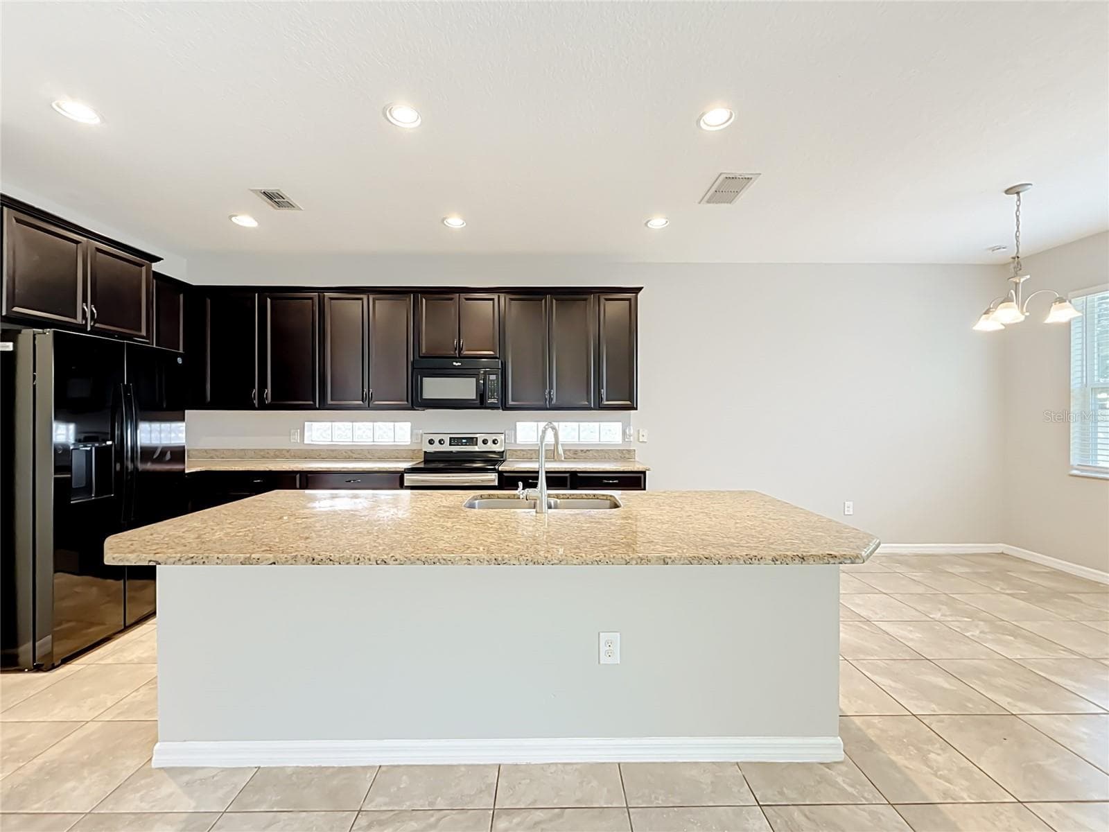 Single Family Residence at 3319 BETHPAGE LOOP, MOUNT DORA, photo 6 of 44
