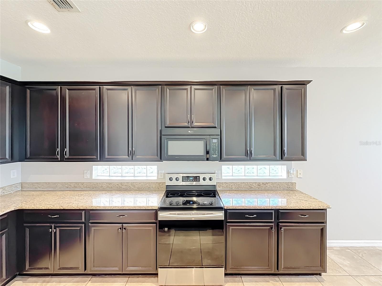 Single Family Residence at 3319 BETHPAGE LOOP, MOUNT DORA, photo 7 of 44