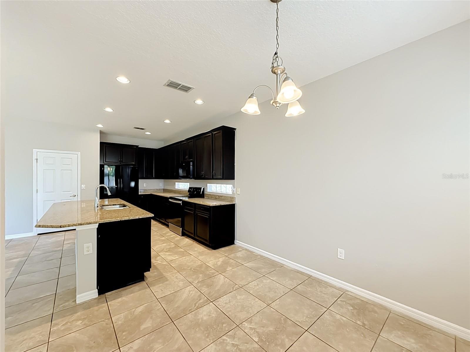 Single Family Residence at 3319 BETHPAGE LOOP, MOUNT DORA, photo 9 of 44