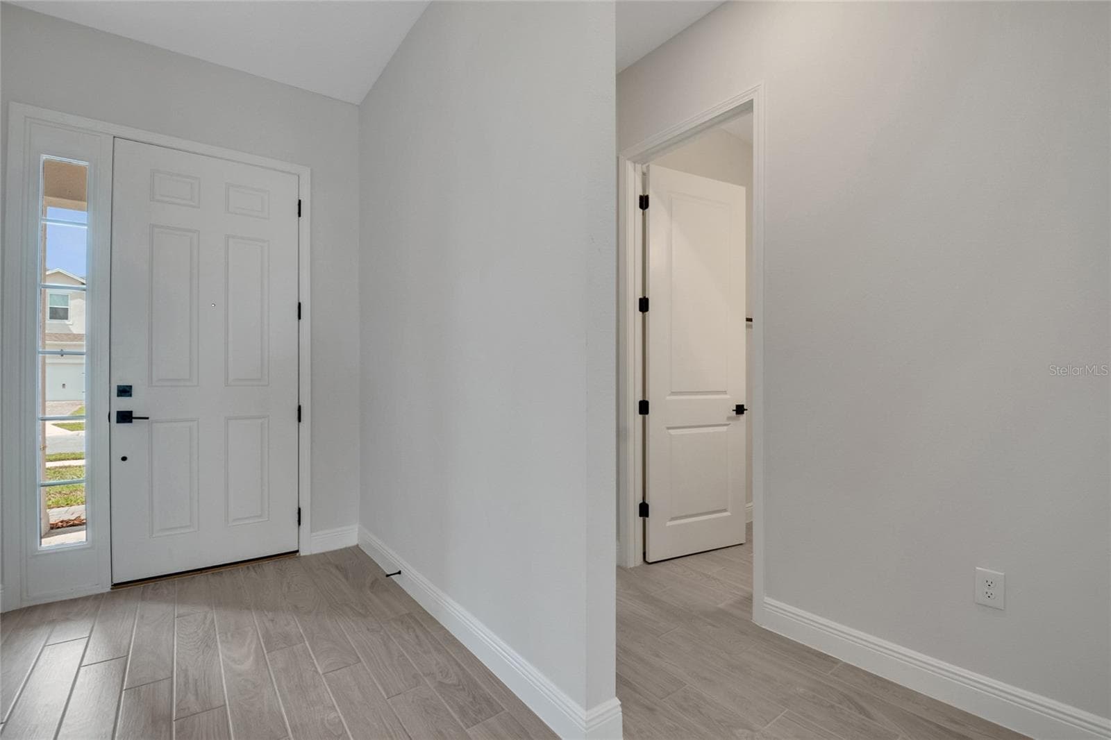 entrance to first bedroom - 19062 BLUELEAF ST, ORLANDO