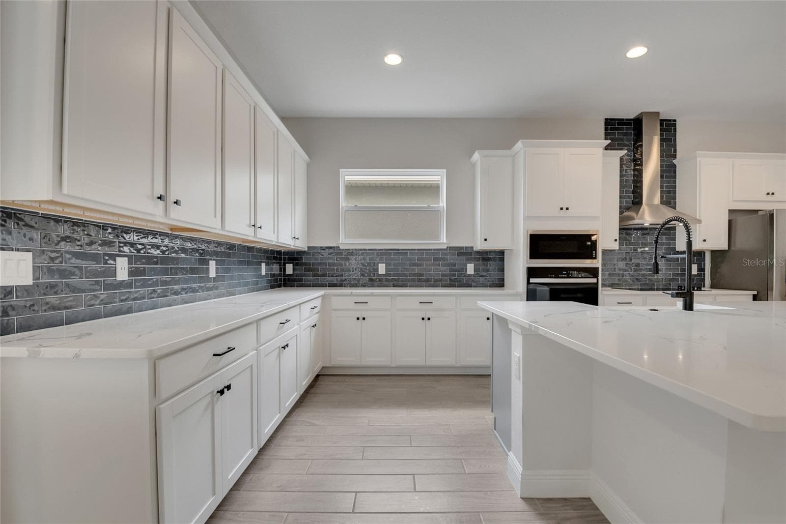 kitchen - 19062 BLUELEAF ST, ORLANDO