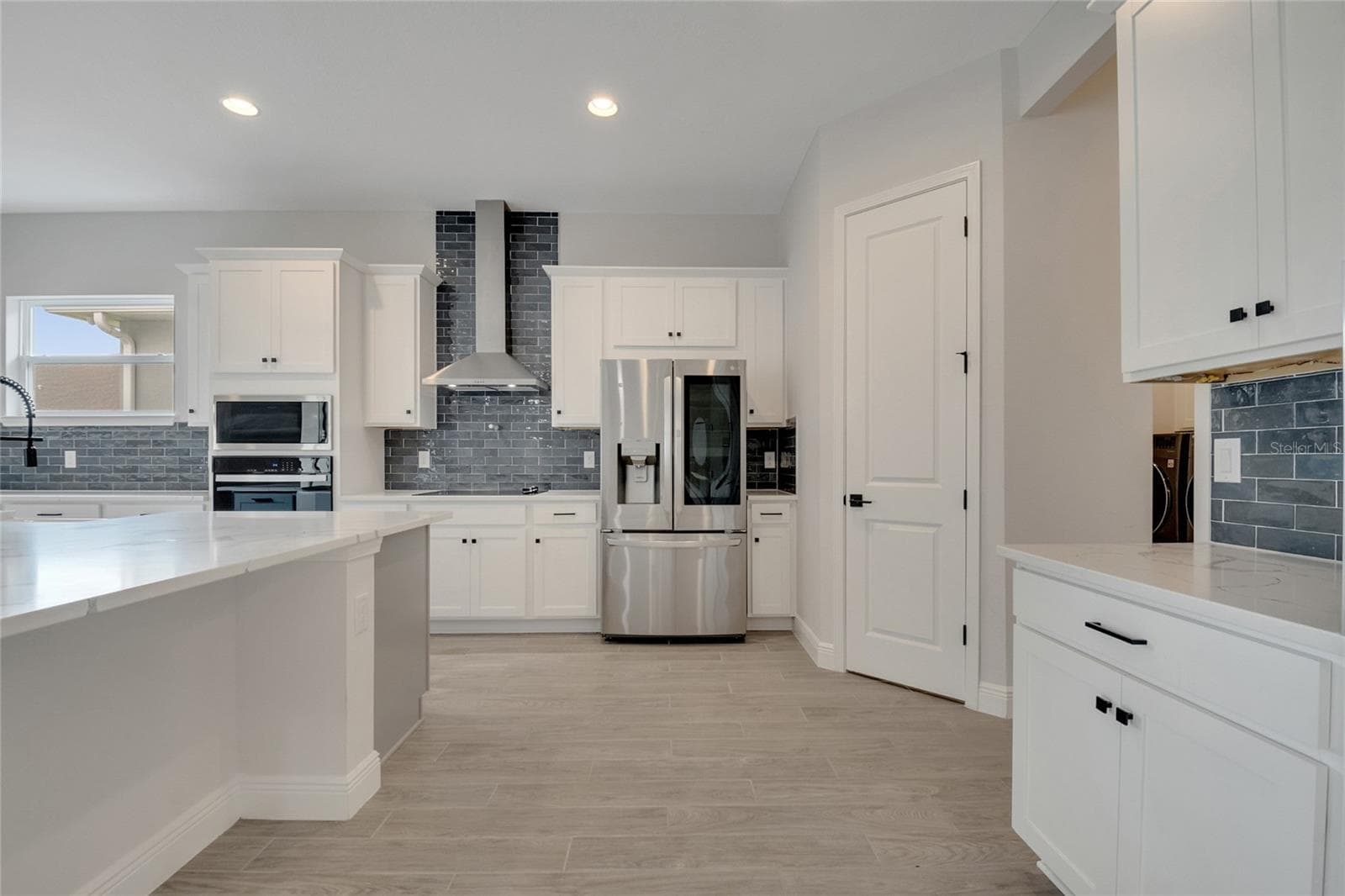 kitchen - 19062 BLUELEAF ST, ORLANDO
