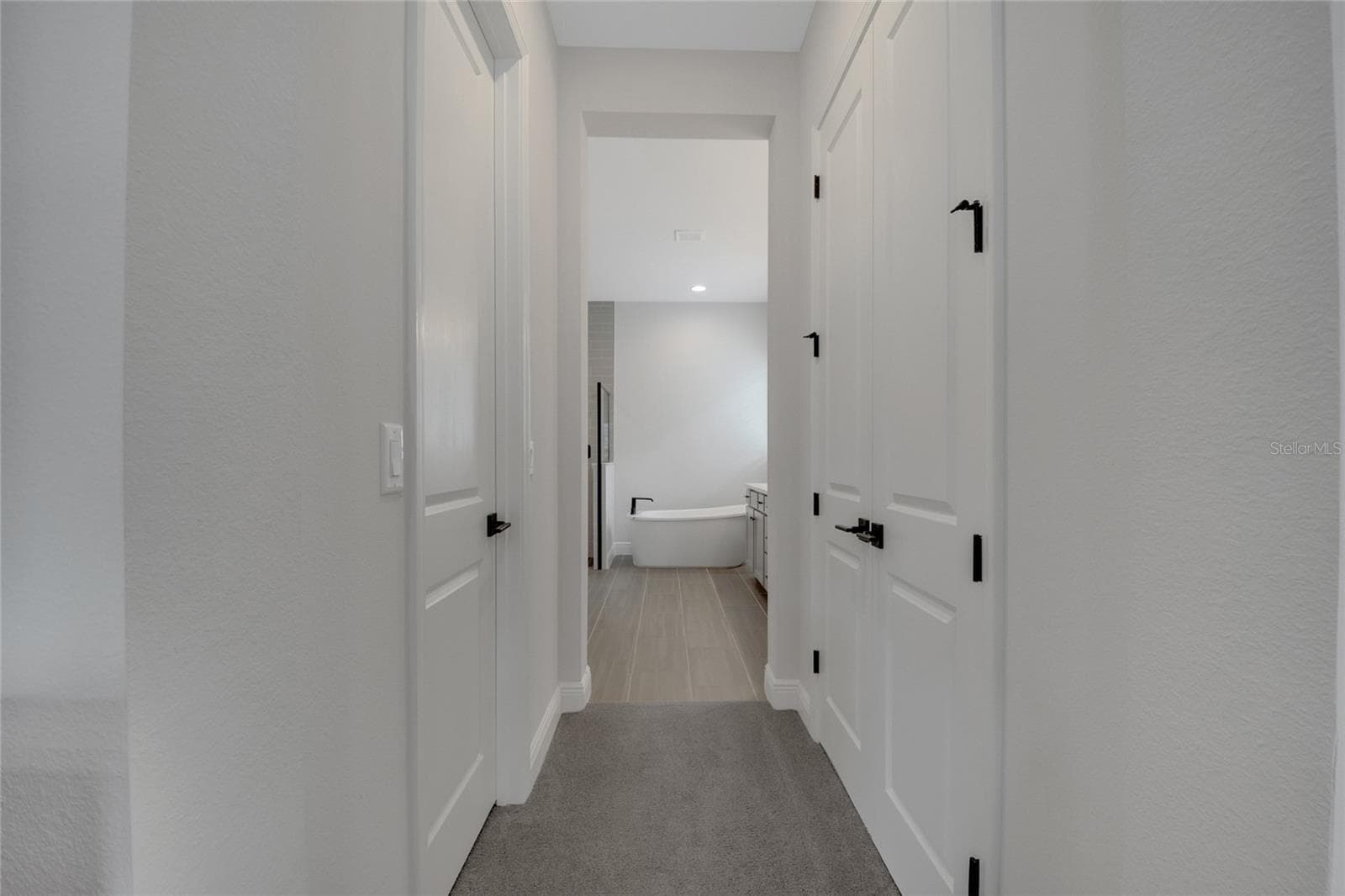 walk in closets - 19062 BLUELEAF ST, ORLANDO