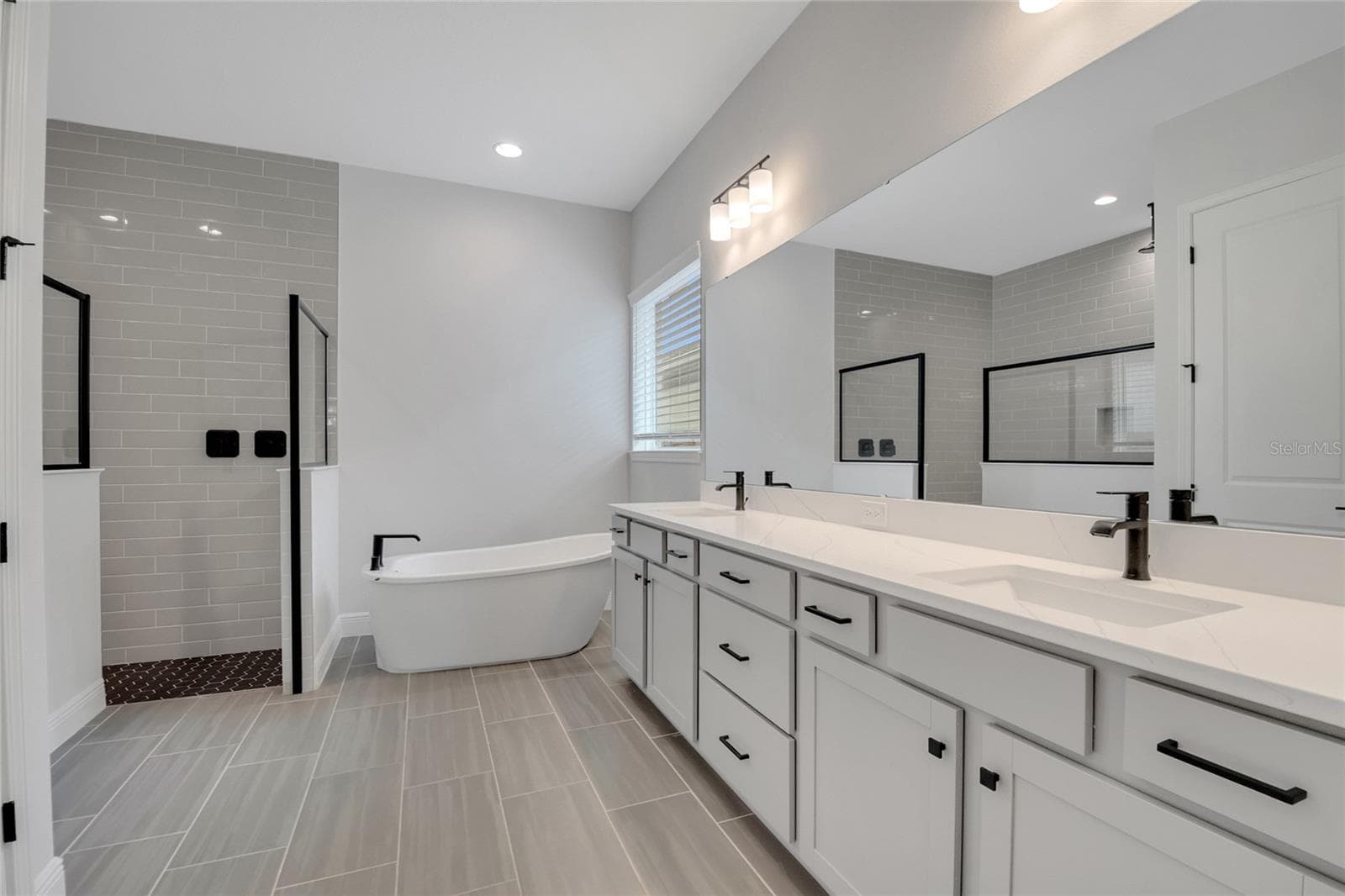 primary bath - 19062 BLUELEAF ST, ORLANDO
