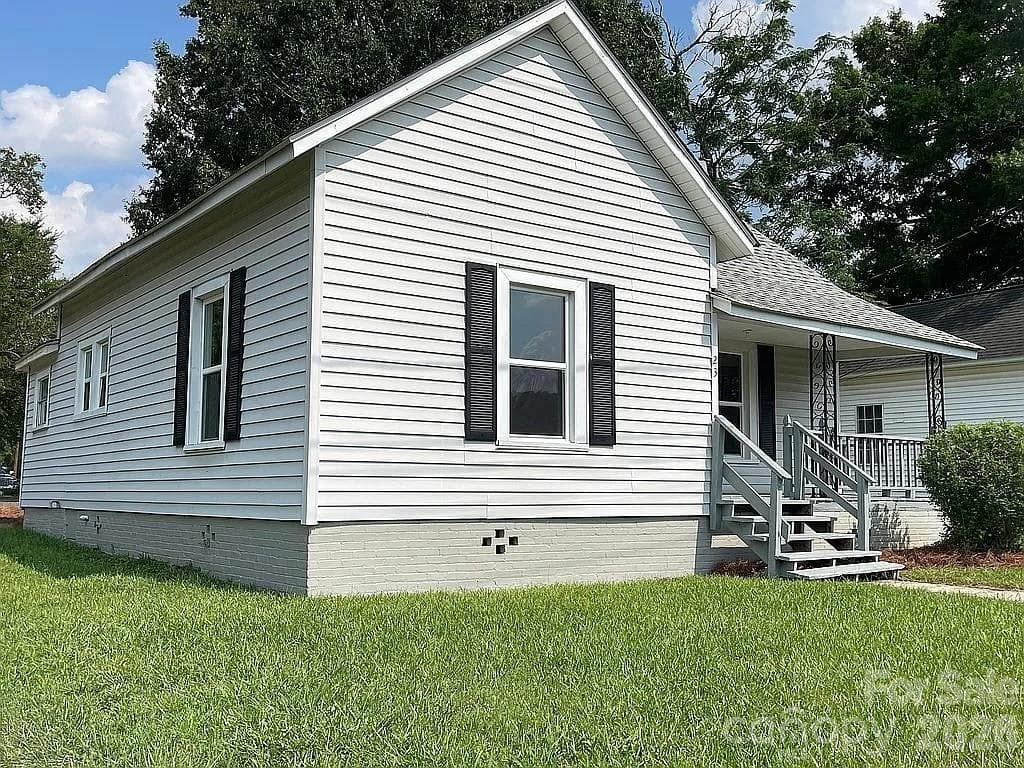 Single Family Residence at 23 Selma Drive, Mooresville, photo 3 of 29