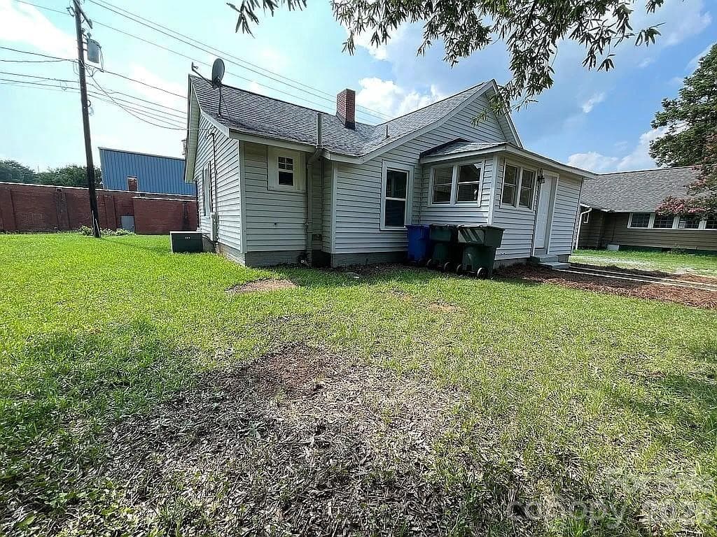 Single Family Residence at 23 Selma Drive, Mooresville, photo 5 of 29