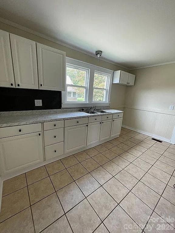 Single Family Residence at 23 Selma Drive, Mooresville, photo 12 of 29