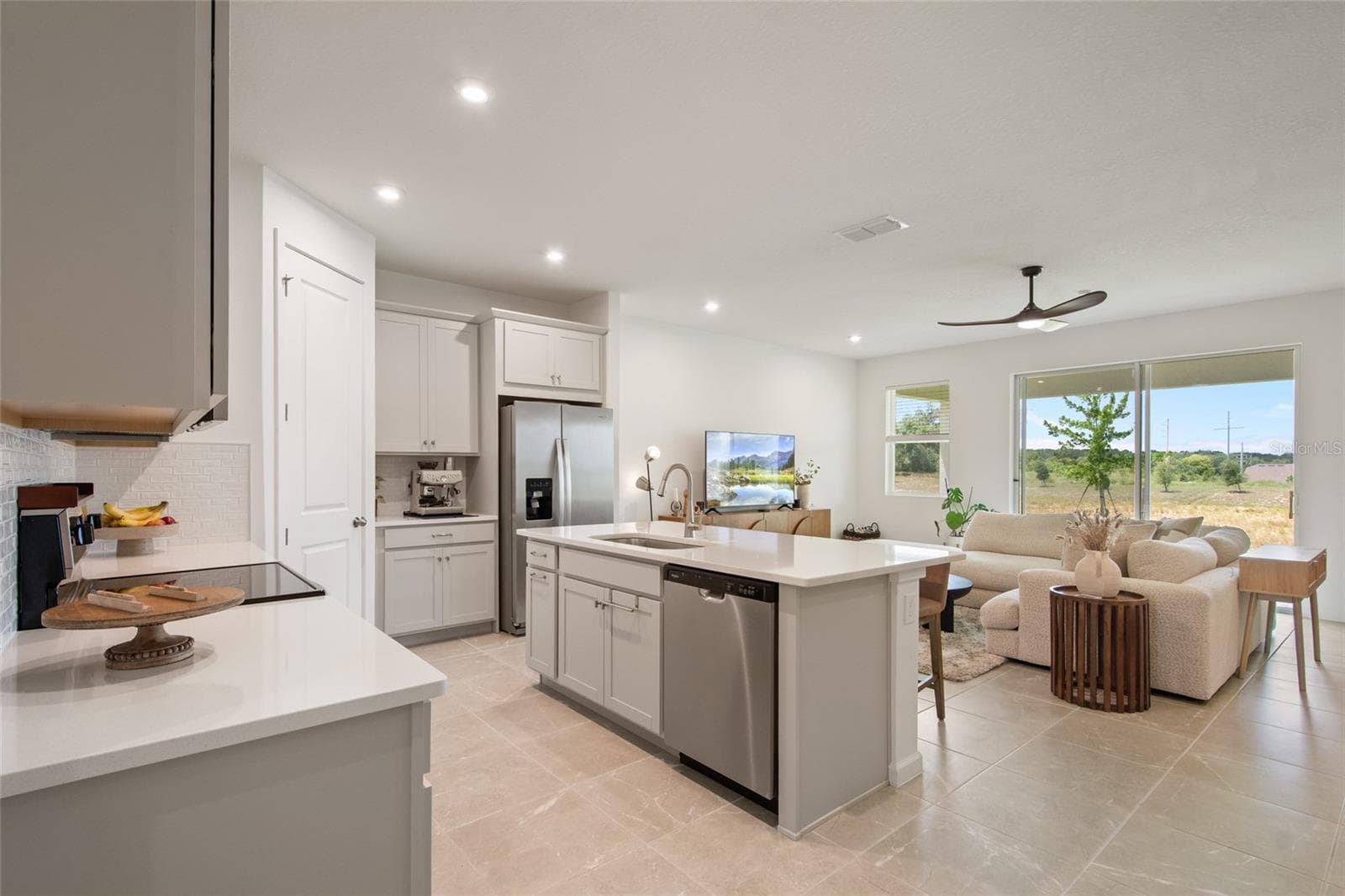 Kitchen island with breakfast bar that seats 3 or 4 depending on stool dimensions, built in dishwasher in the island to allow 2 chefs to work easily one at the range and one at the sink prepping vegetables while the other handles the sauce pan on low. - 2685 SWEET ACACIA DR, CLERMONT