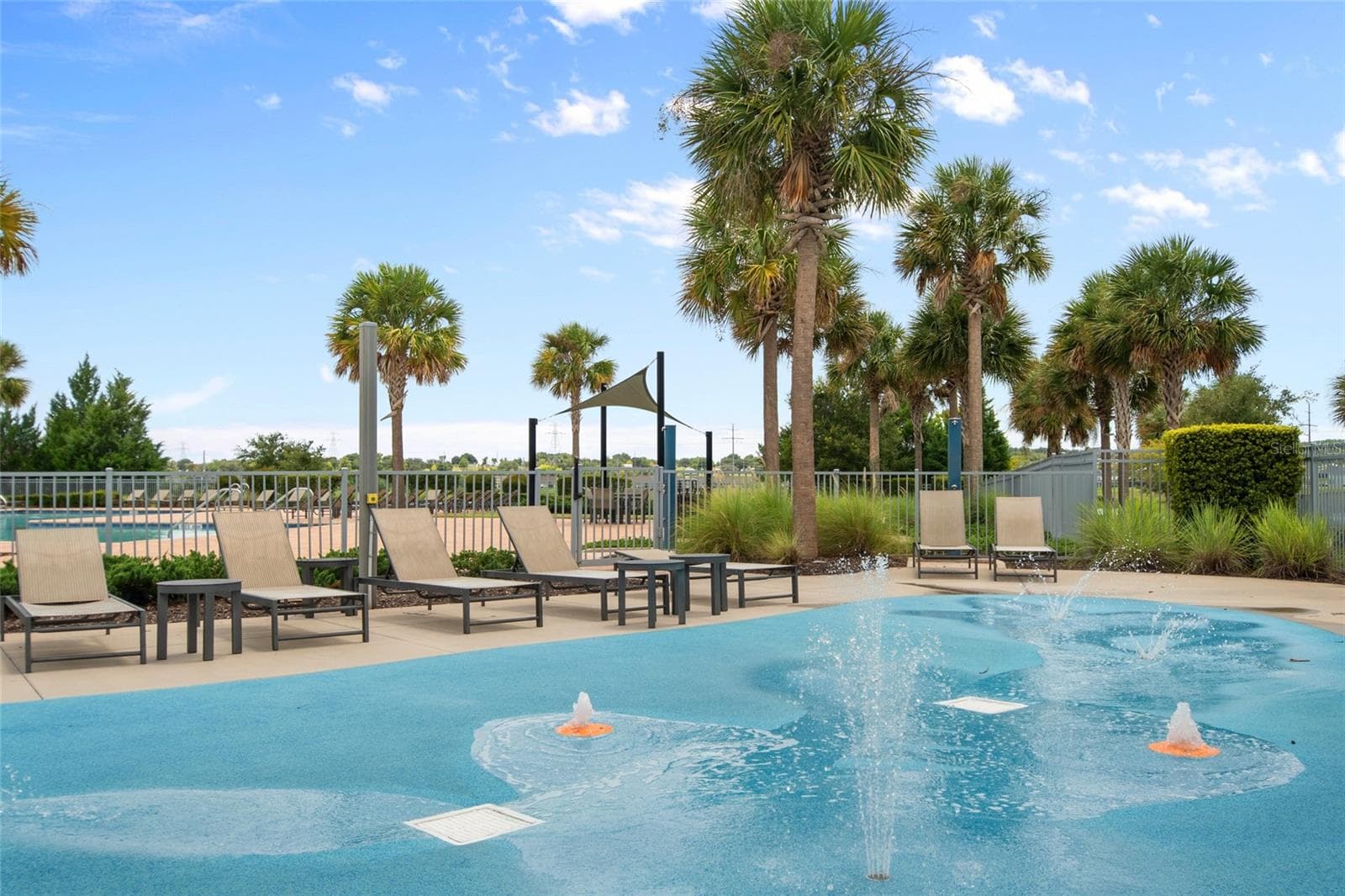 Kids dedicated splash pad area with ample seating for mommy and daddy - 2685 SWEET ACACIA DR, CLERMONT