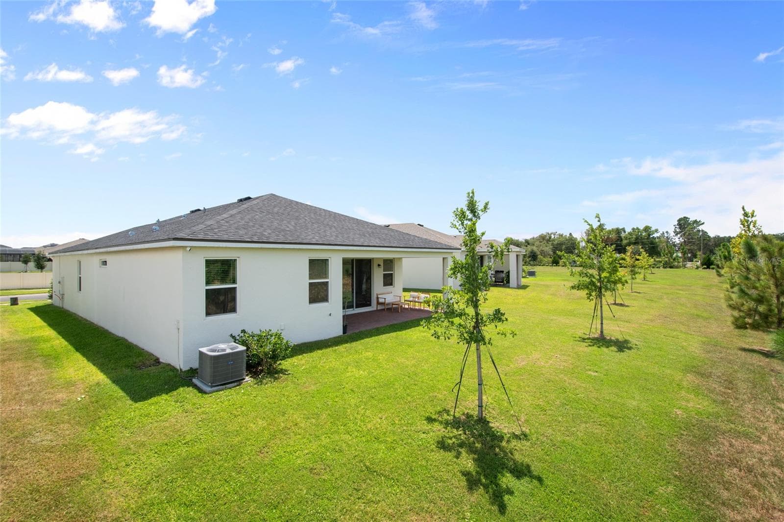 Nice size yard for flag football games with the HOA space there is plenty of room to roam - 2685 SWEET ACACIA DR, CLERMONT