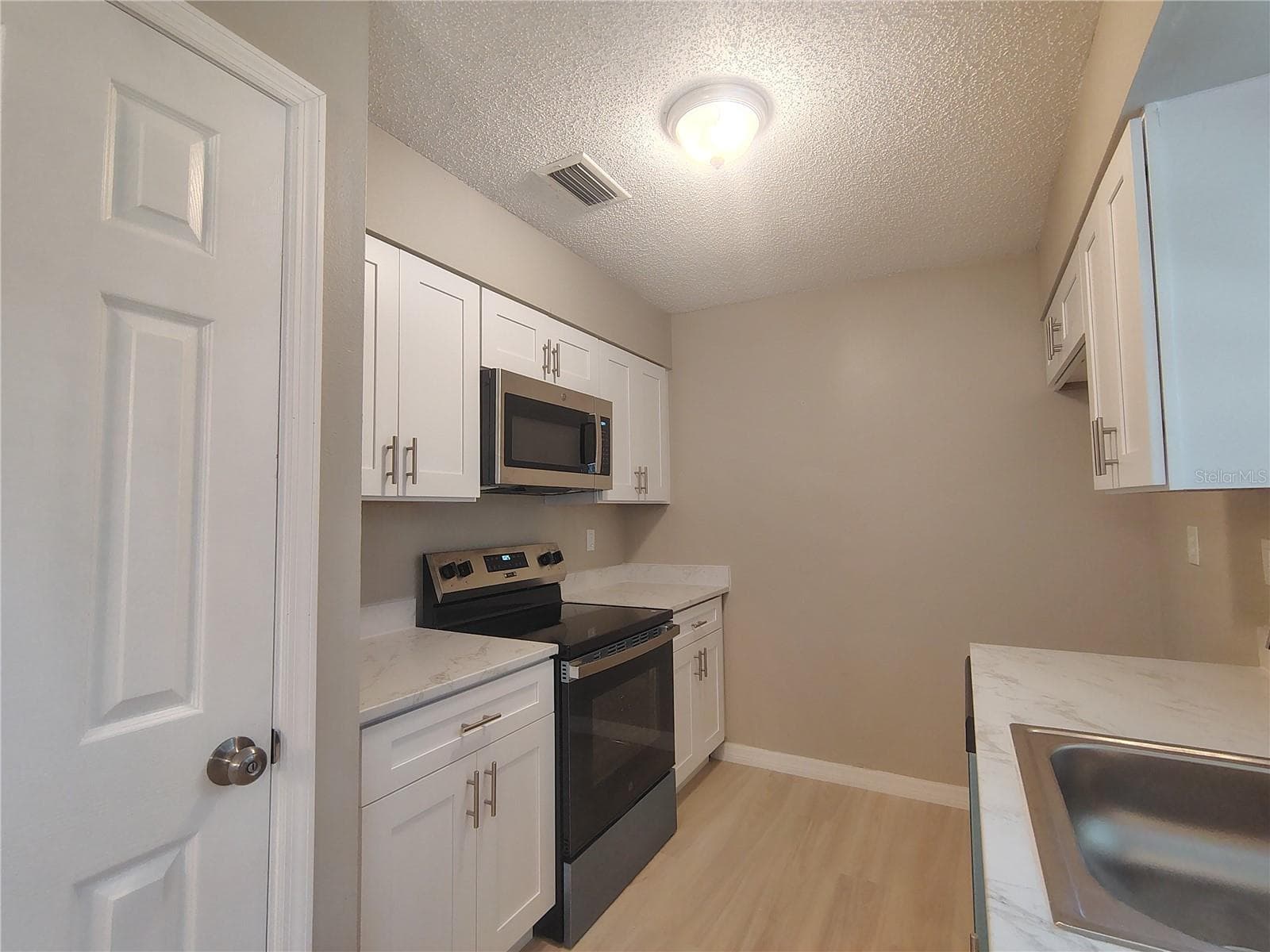 Single Family Residence at 904 HICKORY AVE, FRUITLAND PARK, photo 8 of 20