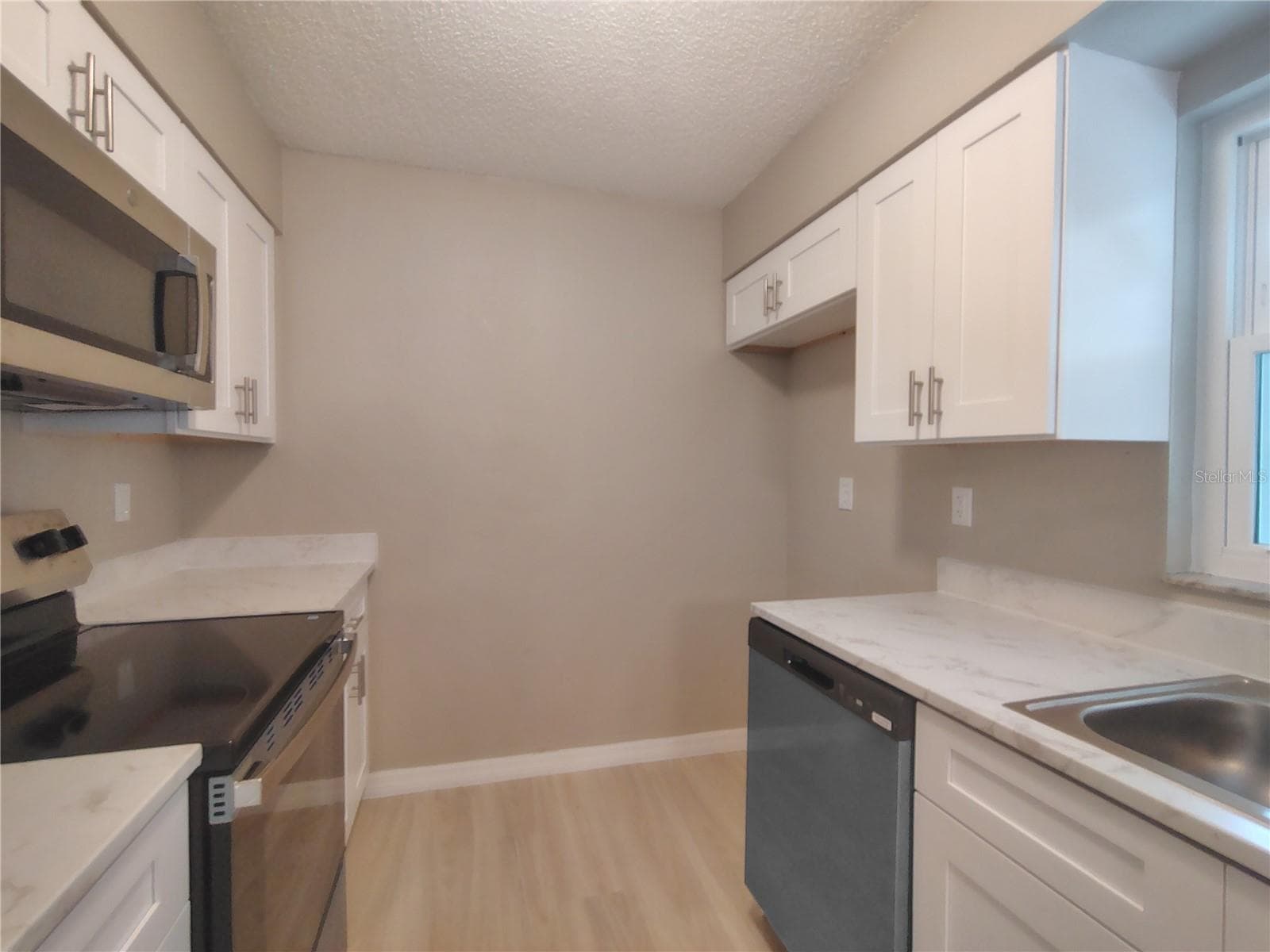 Single Family Residence at 904 HICKORY AVE, FRUITLAND PARK, photo 9 of 20