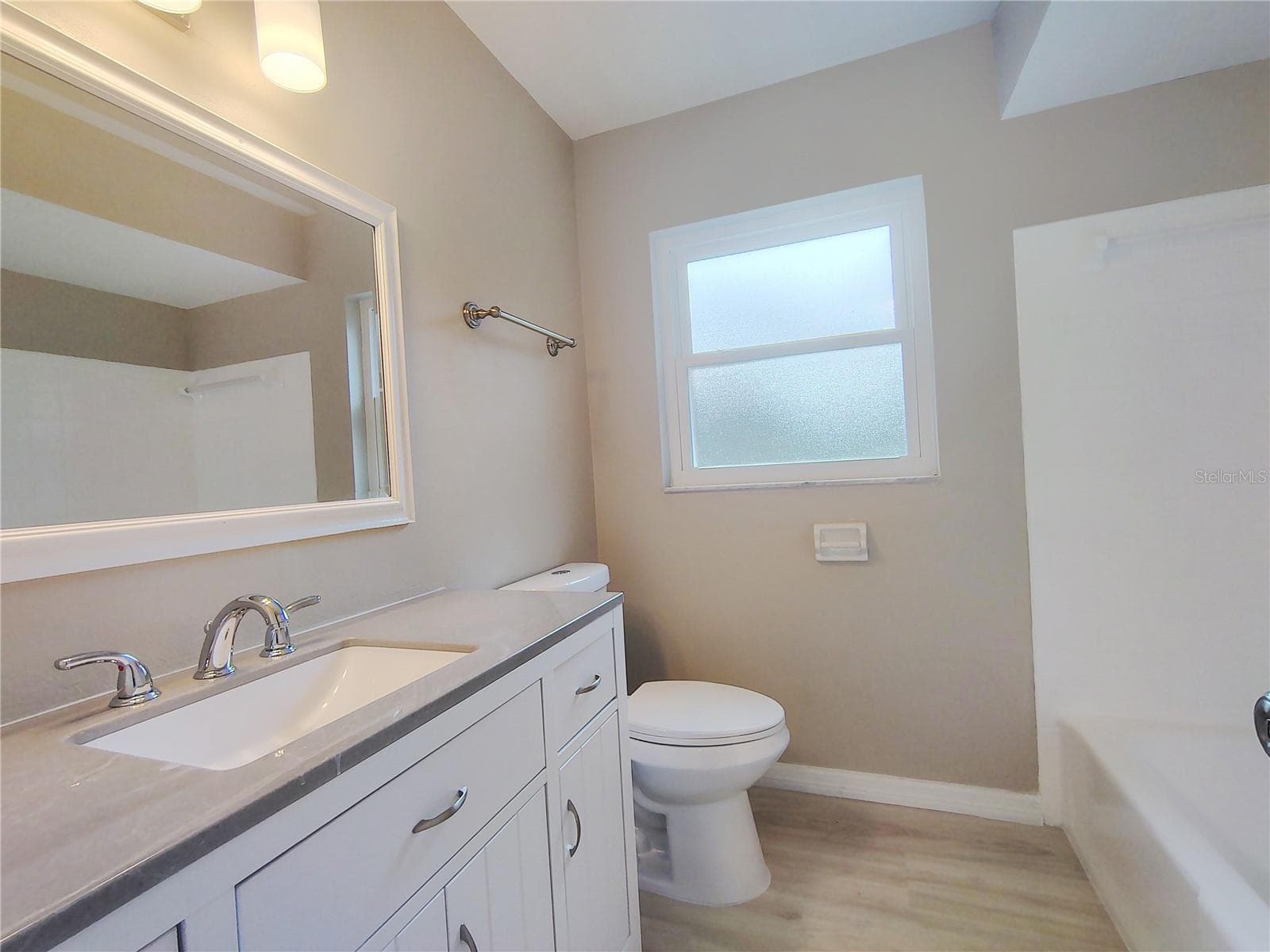 Guest Bathroom - 904 HICKORY AVE, FRUITLAND PARK