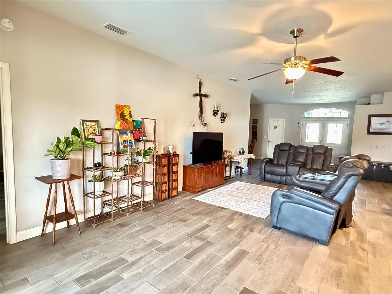 Living Area - 3339 PEARLY DR, LAKELAND