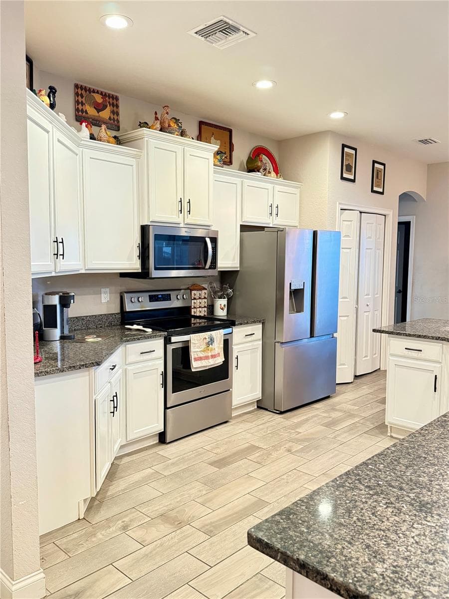 Kitchen - 3339 PEARLY DR, LAKELAND
