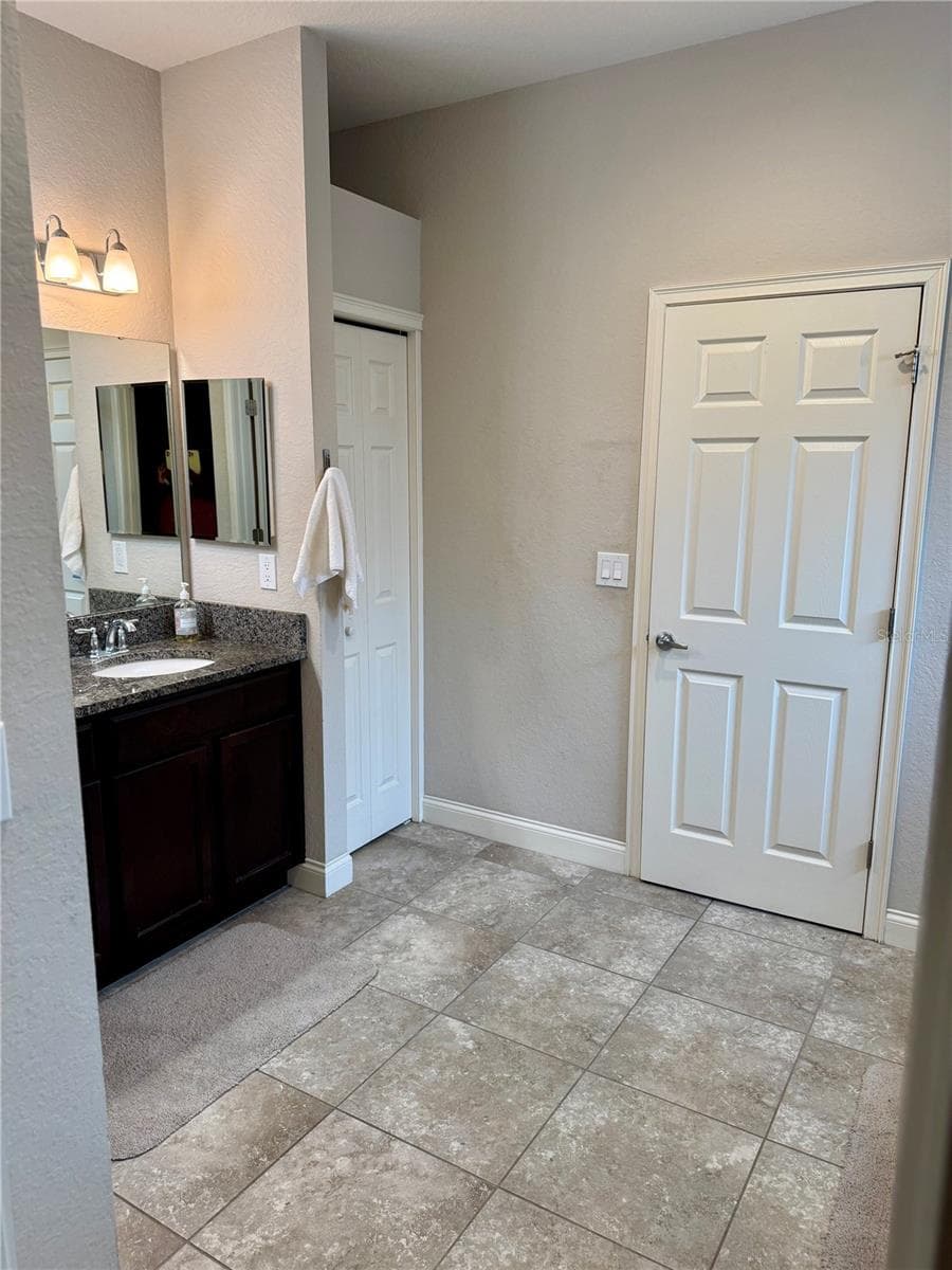 Primary Vanity - 3339 PEARLY DR, LAKELAND