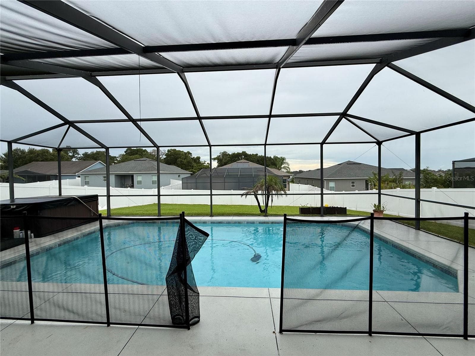 Pool with child safety fence - 3339 PEARLY DR, LAKELAND