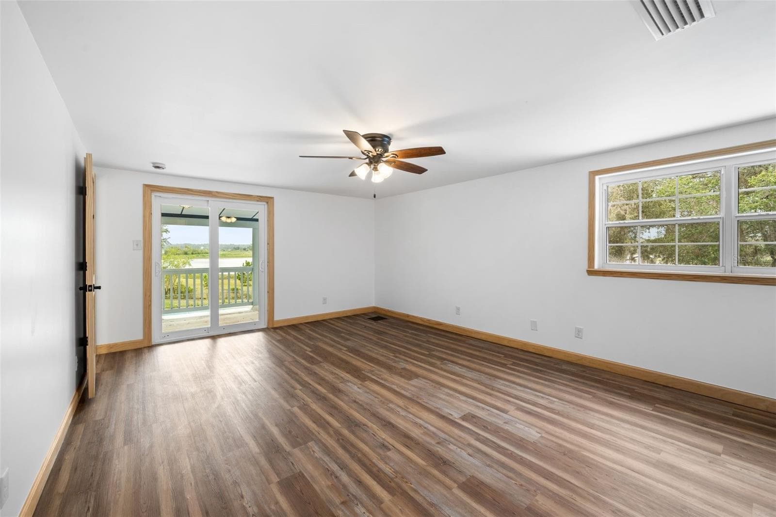Single Family Residence at 177 E COWPEN LAKE RD, HAWTHORNE, photo 16 of 39