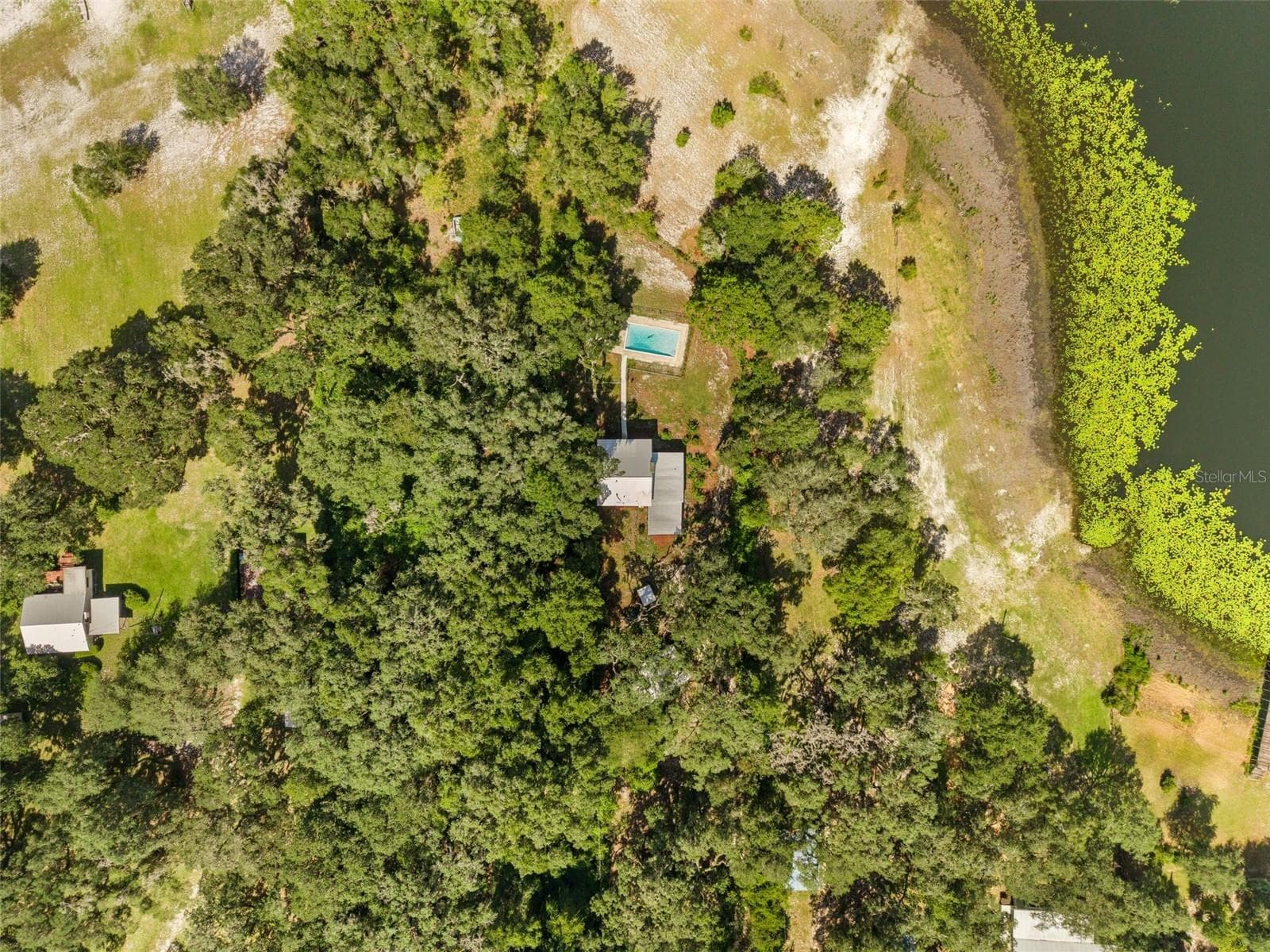 Single Family Residence at 177 E COWPEN LAKE RD, HAWTHORNE, photo 20 of 39