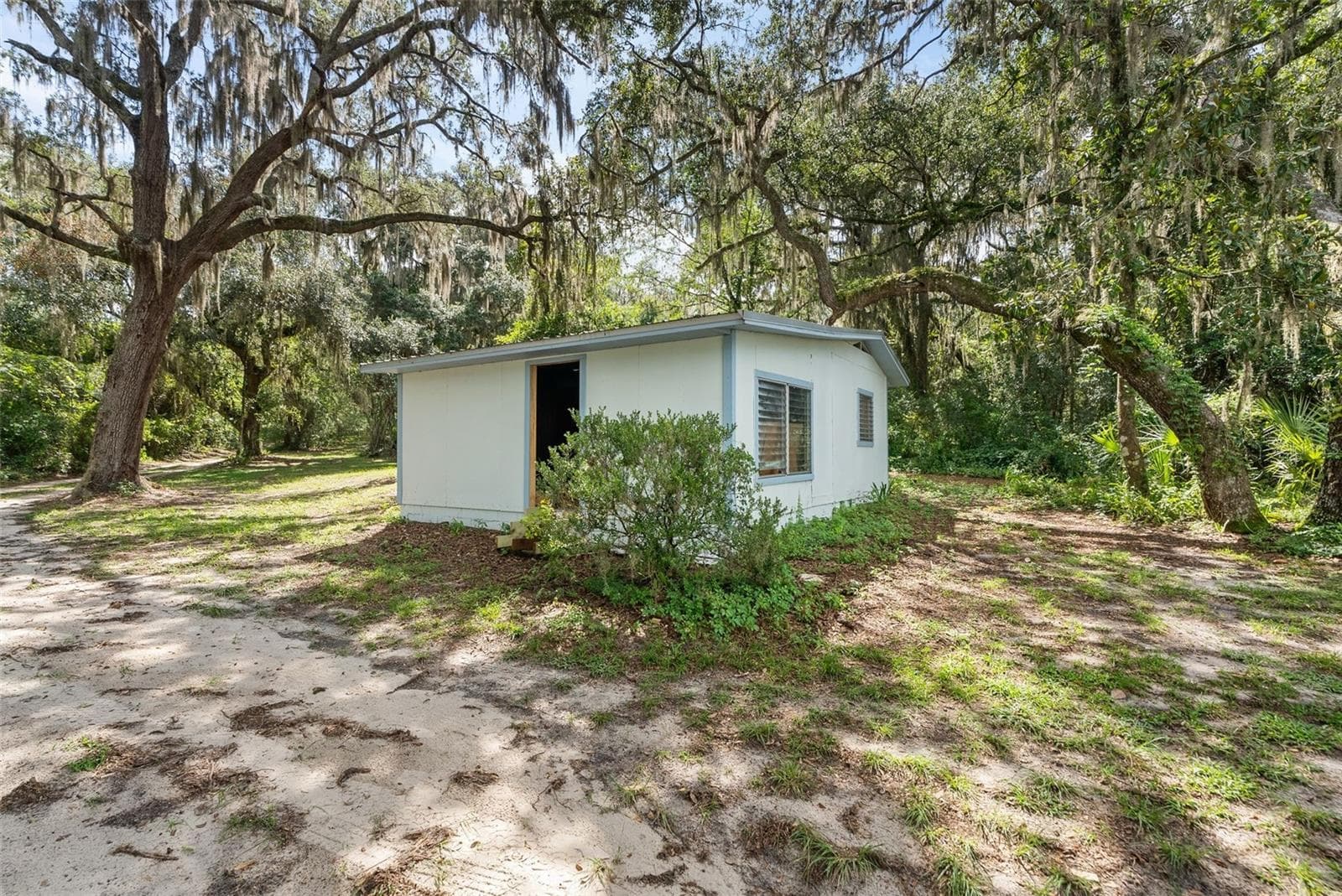 Single Family Residence at 177 E COWPEN LAKE RD, HAWTHORNE, photo 39 of 39