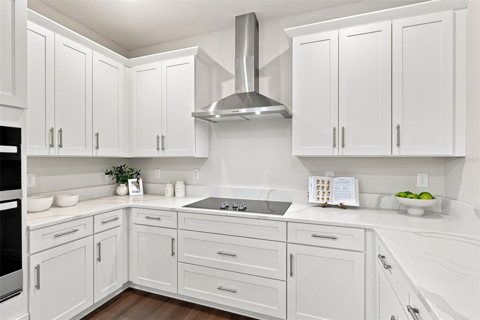 Single Family Residence at 5633 DARTMOUTH AVE N, ST PETERSBURG, photo 12 of 44
