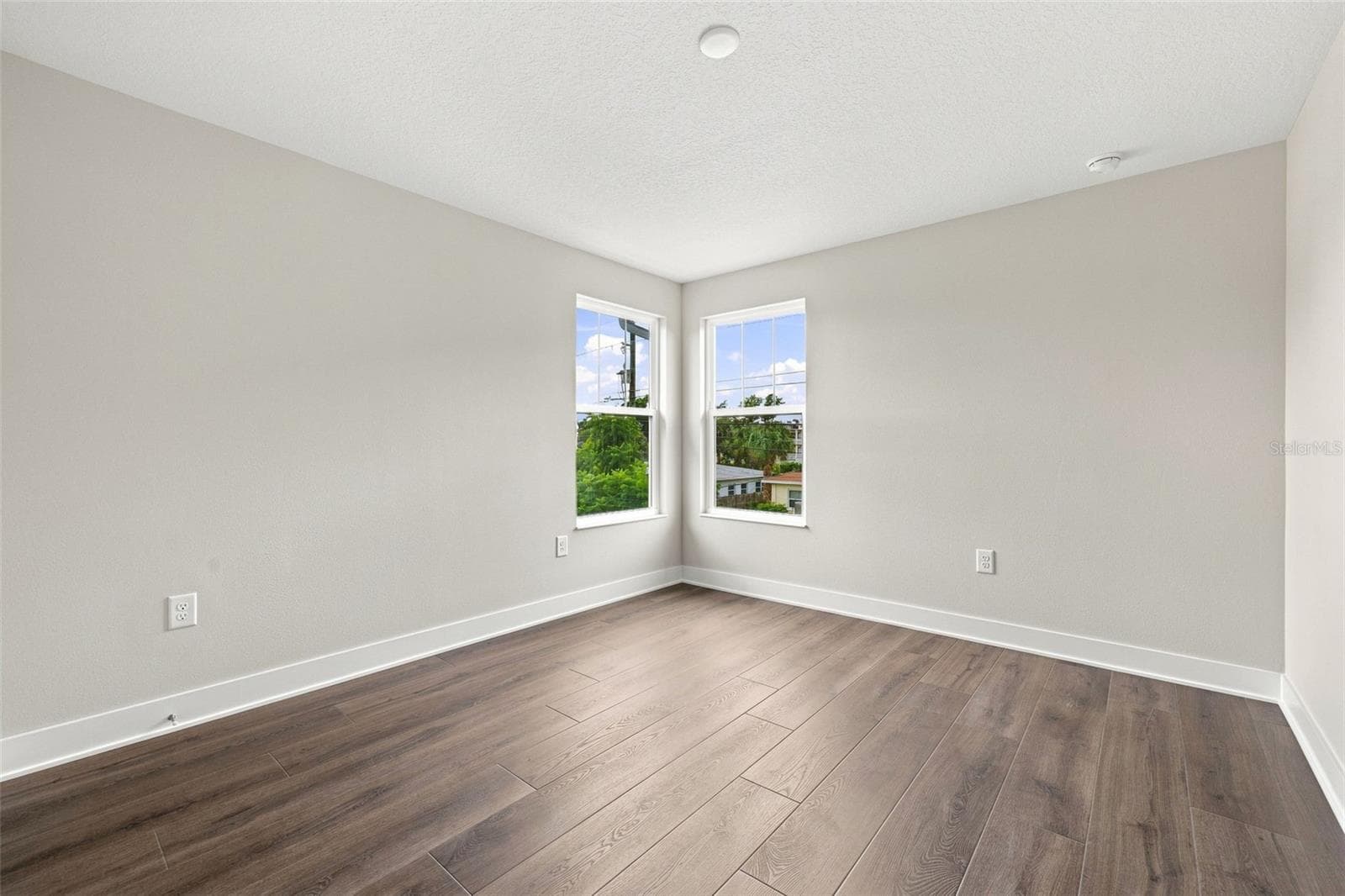 Single Family Residence at 5633 DARTMOUTH AVE N, ST PETERSBURG, photo 28 of 44