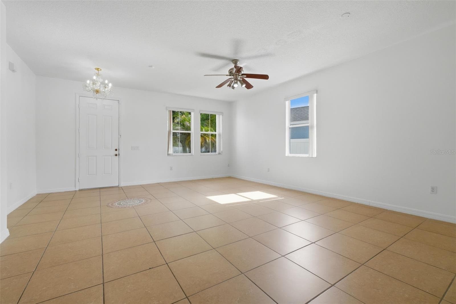 Single Family Residence at 2830 PAYNES PRAIRIE CIR, KISSIMMEE, photo 2 of 42