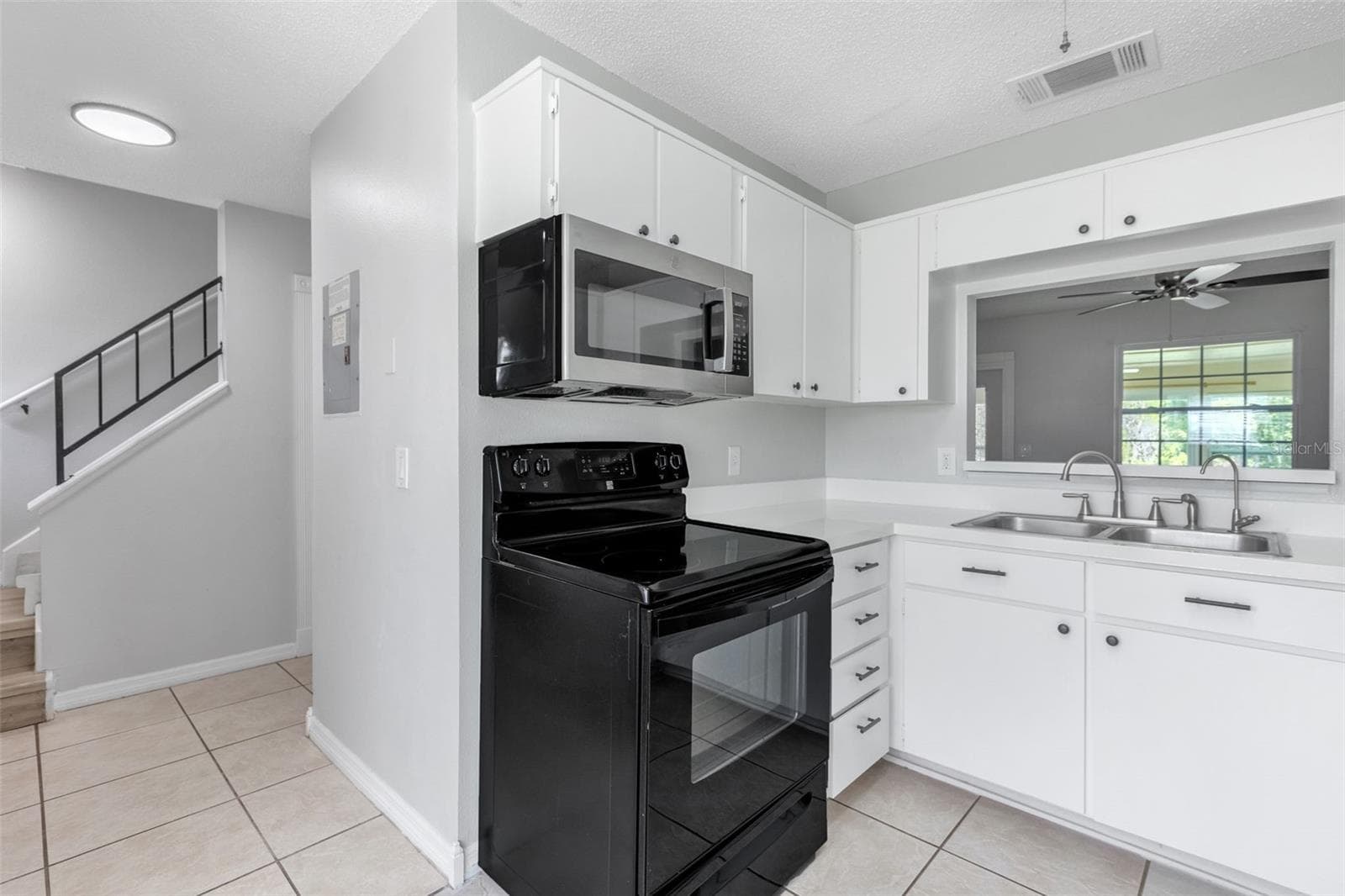 Townhouse at 2037 WATERLEAF ST, ORLANDO, photo 4 of 41