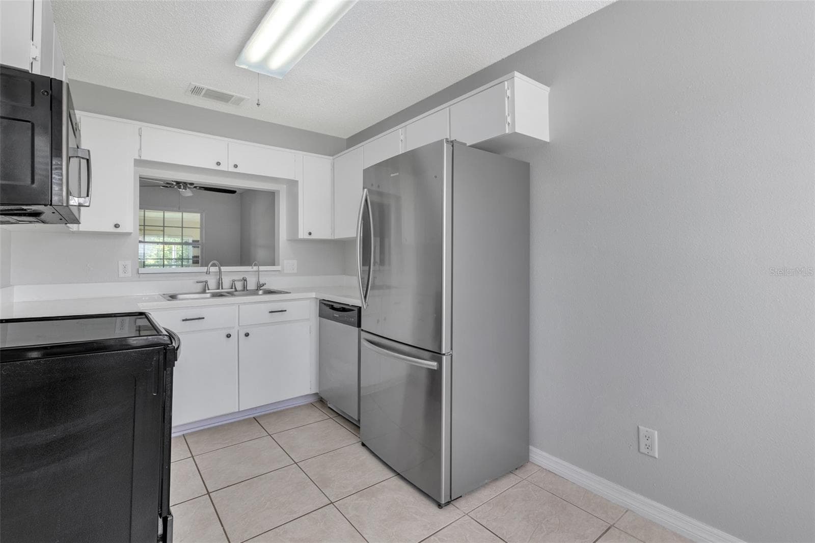 Townhouse at 2037 WATERLEAF ST, ORLANDO, photo 7 of 41
