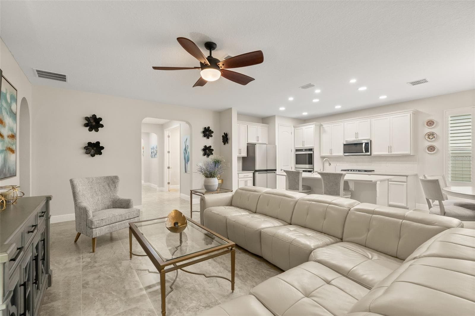 Single Family Residence at 17307 BAL HARBOUR DR, WINTER GARDEN, photo 5 of 47