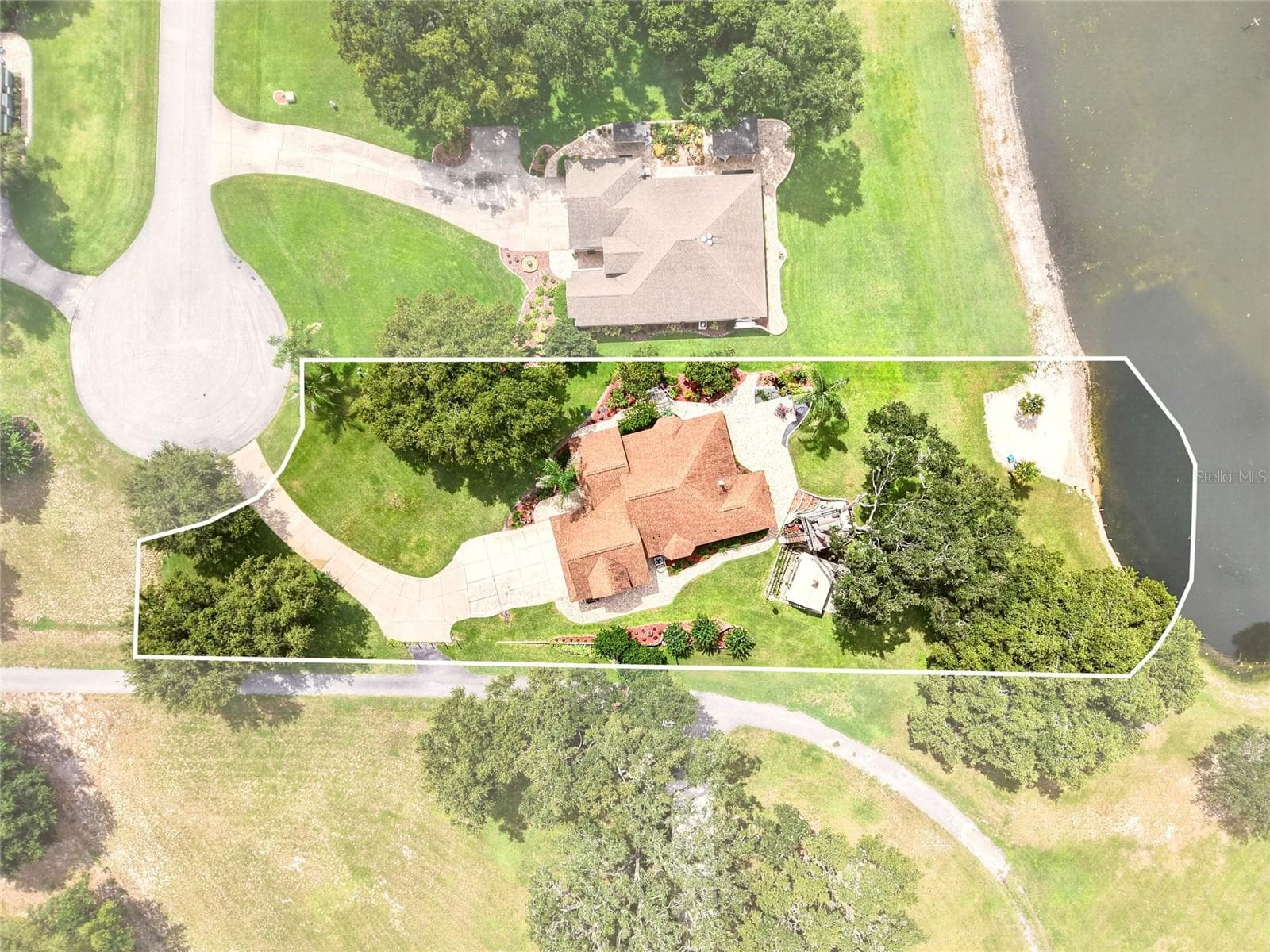 Single Family Residence at 1833 SHORE LINE DR, LEESBURG, photo 3 of 58