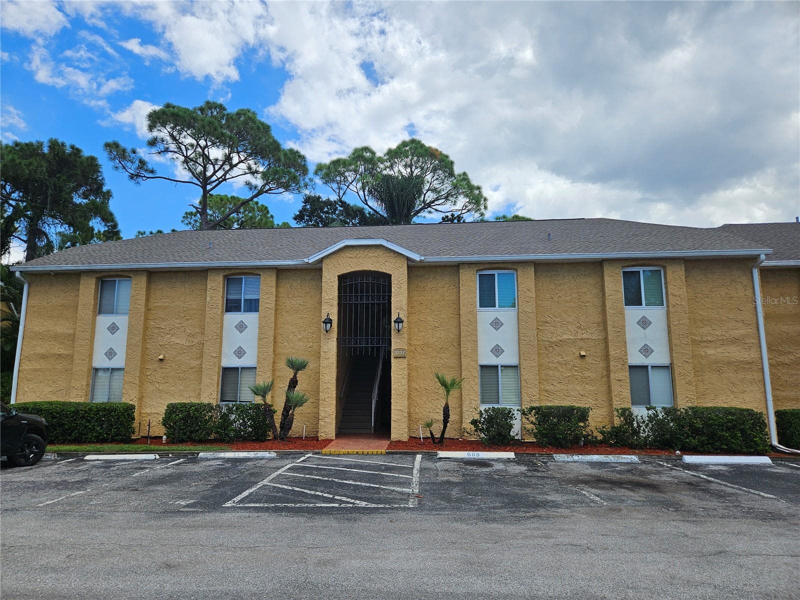 1737 PARAKEET WAY #609