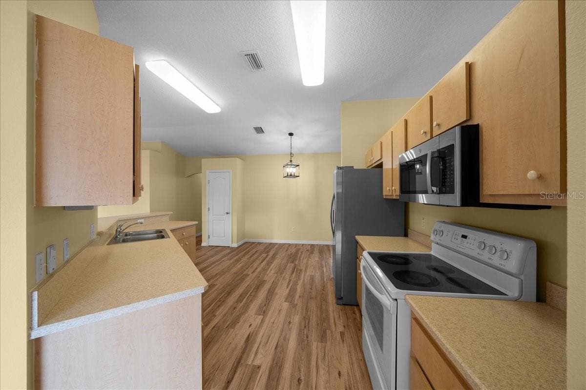 Single Family Residence at 6305 SW 63RD ST, OCALA, photo 7 of 48
