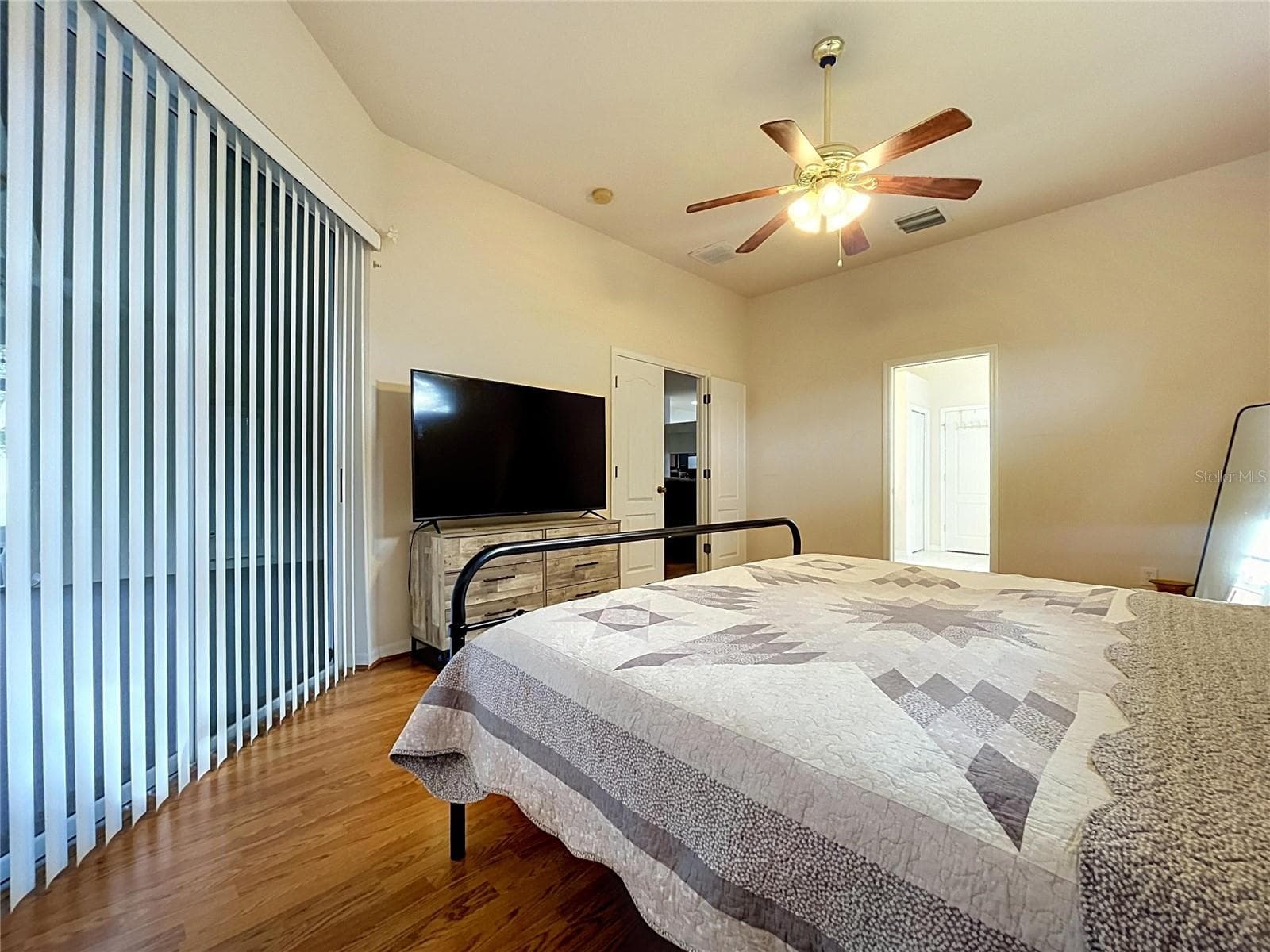 Downstairs Master Bedroom - 1124 SPLIT SILK ST, VALRICO