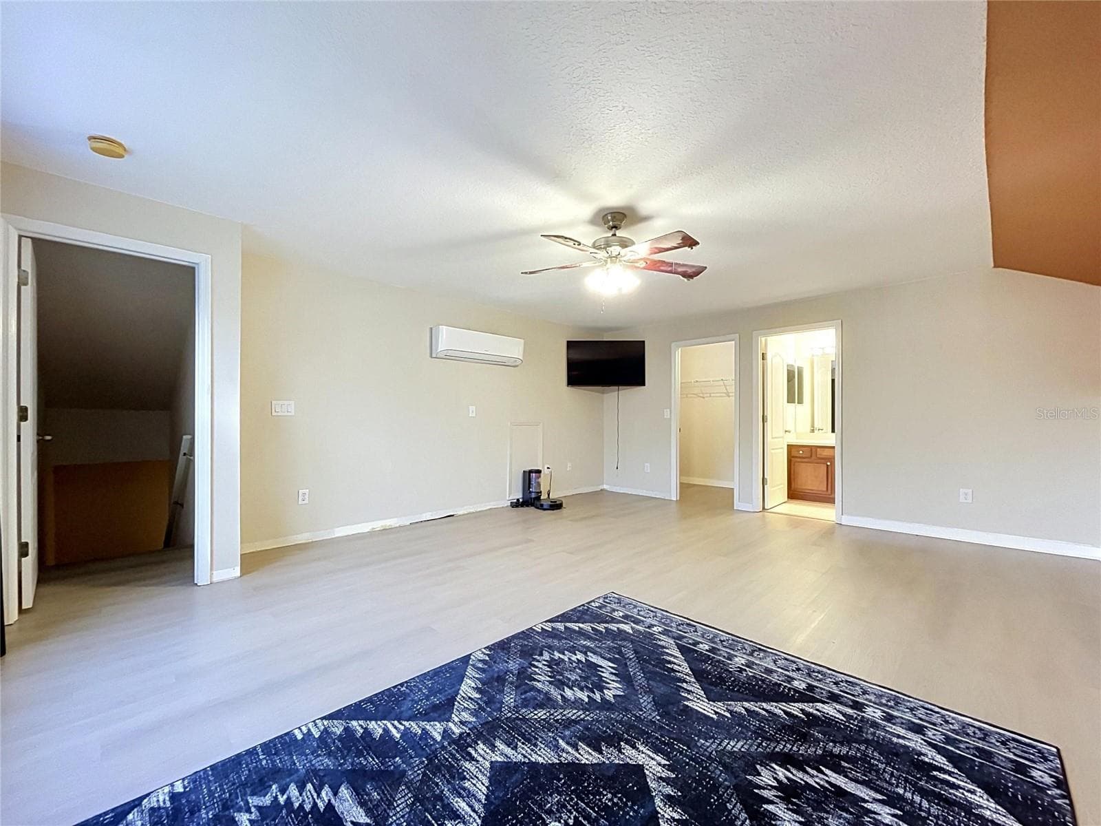 Upstairs Master Bedroom - 1124 SPLIT SILK ST, VALRICO
