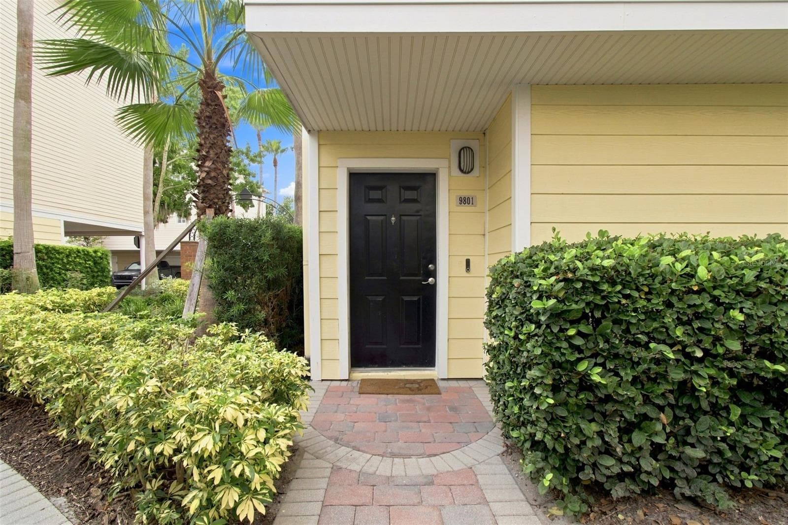 Townhouse at 9801 MEADOW FIELD CIR, TAMPA, photo 2 of 48