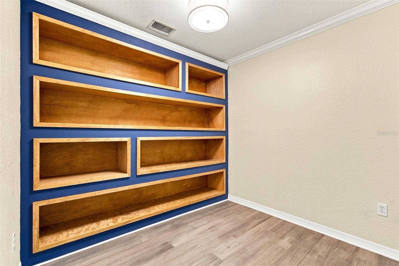 Townhouse at 9801 MEADOW FIELD CIR, TAMPA, photo 7 of 48