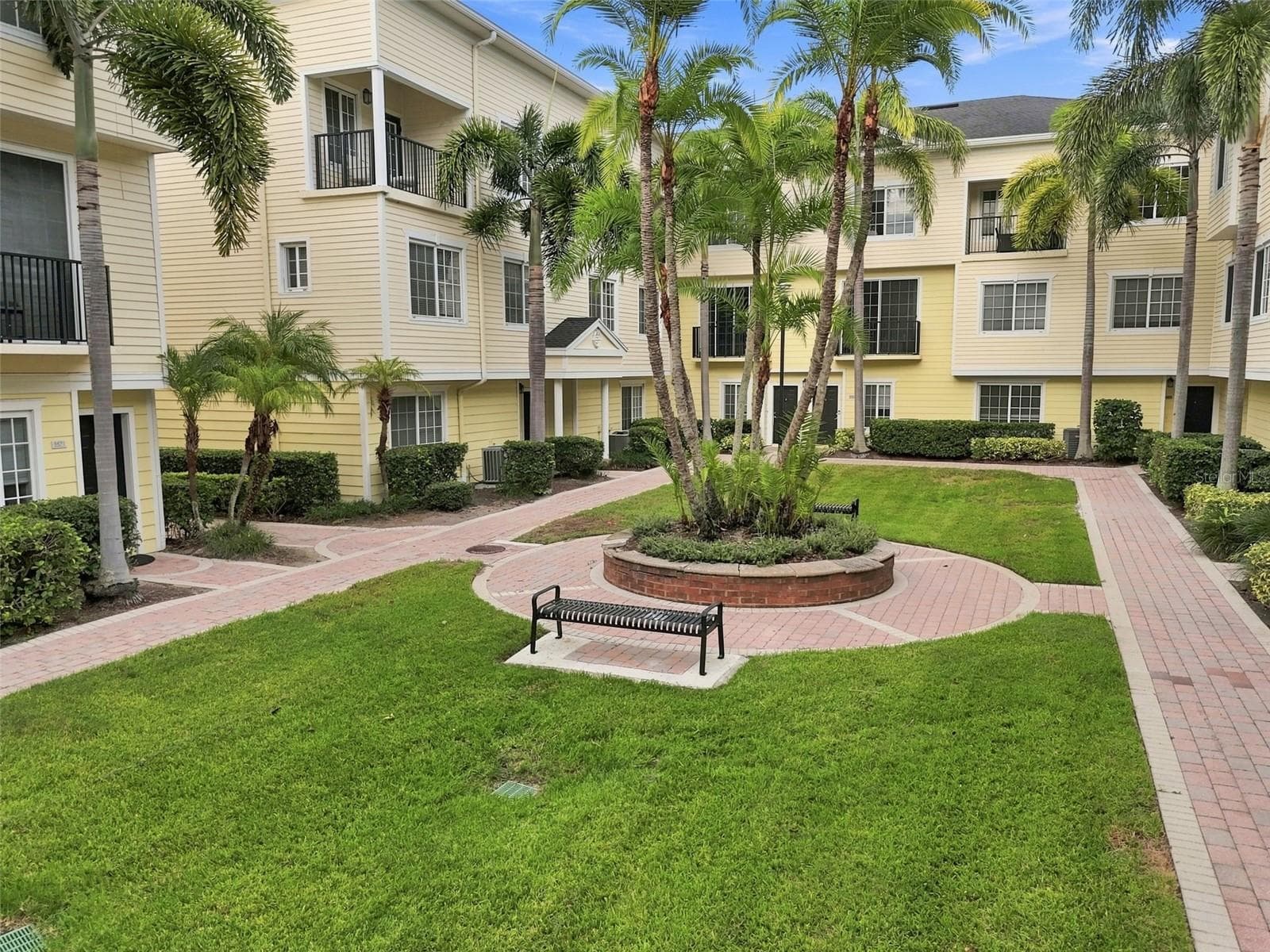 Townhouse at 9801 MEADOW FIELD CIR, TAMPA, photo 44 of 48