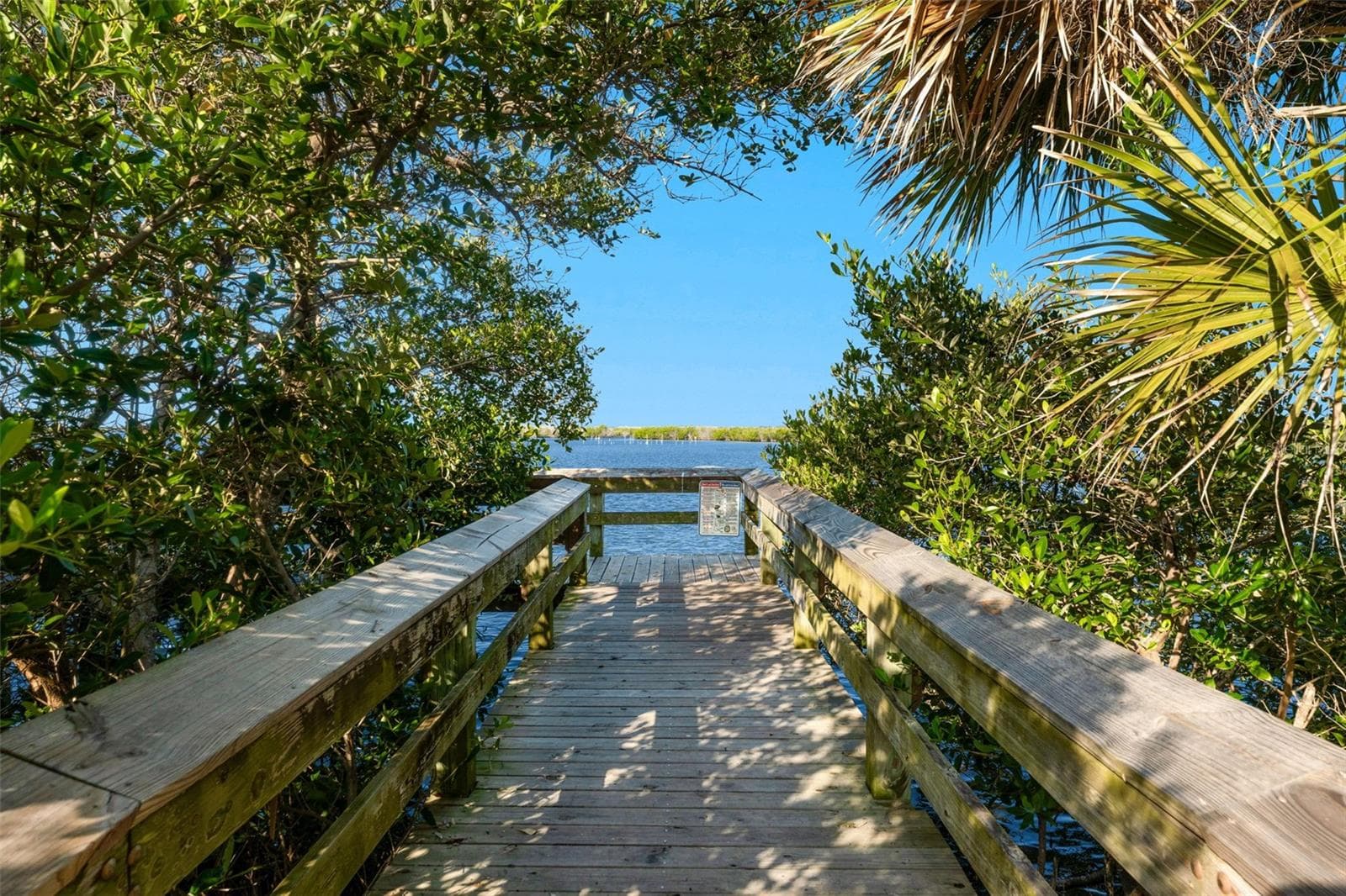 Fishing pier in Bethune Park - BETHUNE VOLUSIA BEACH, NEW SMYRNA BEACH